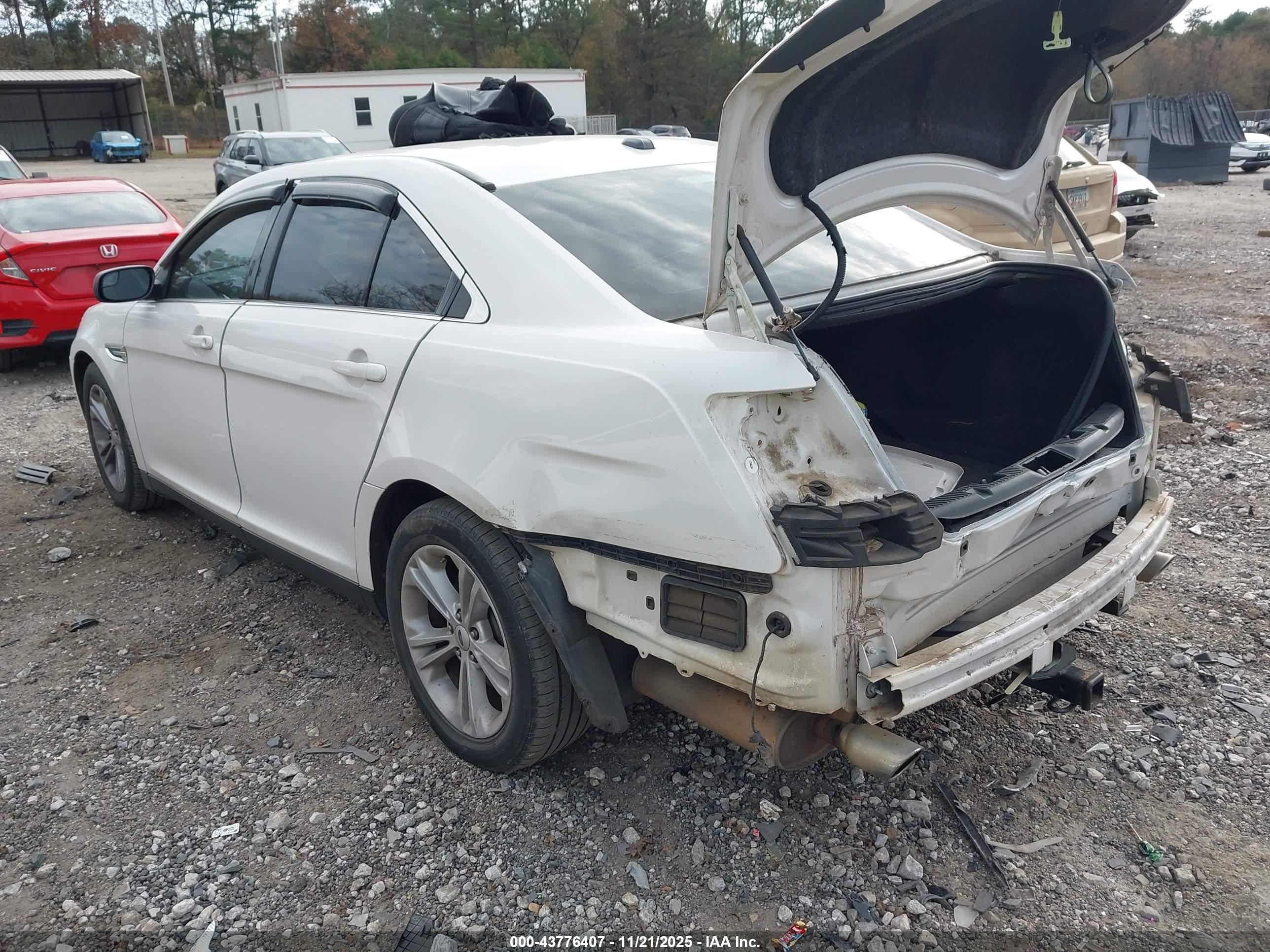 FORD TAURUS image 3