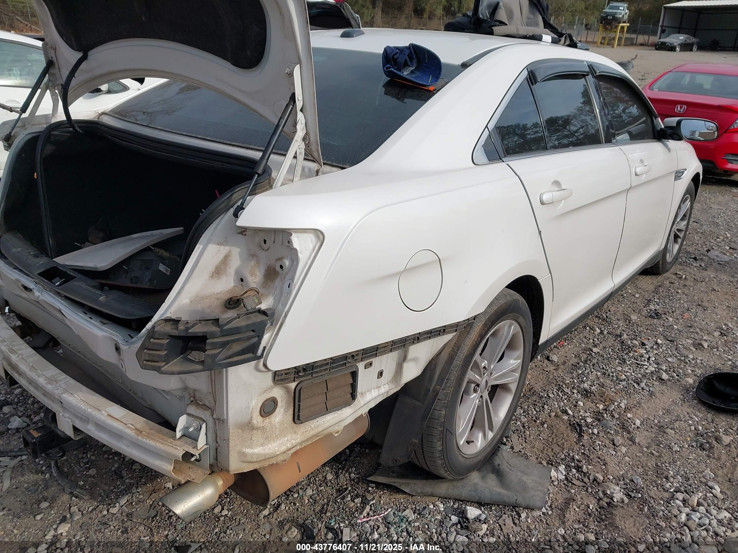 FORD TAURUS image 4