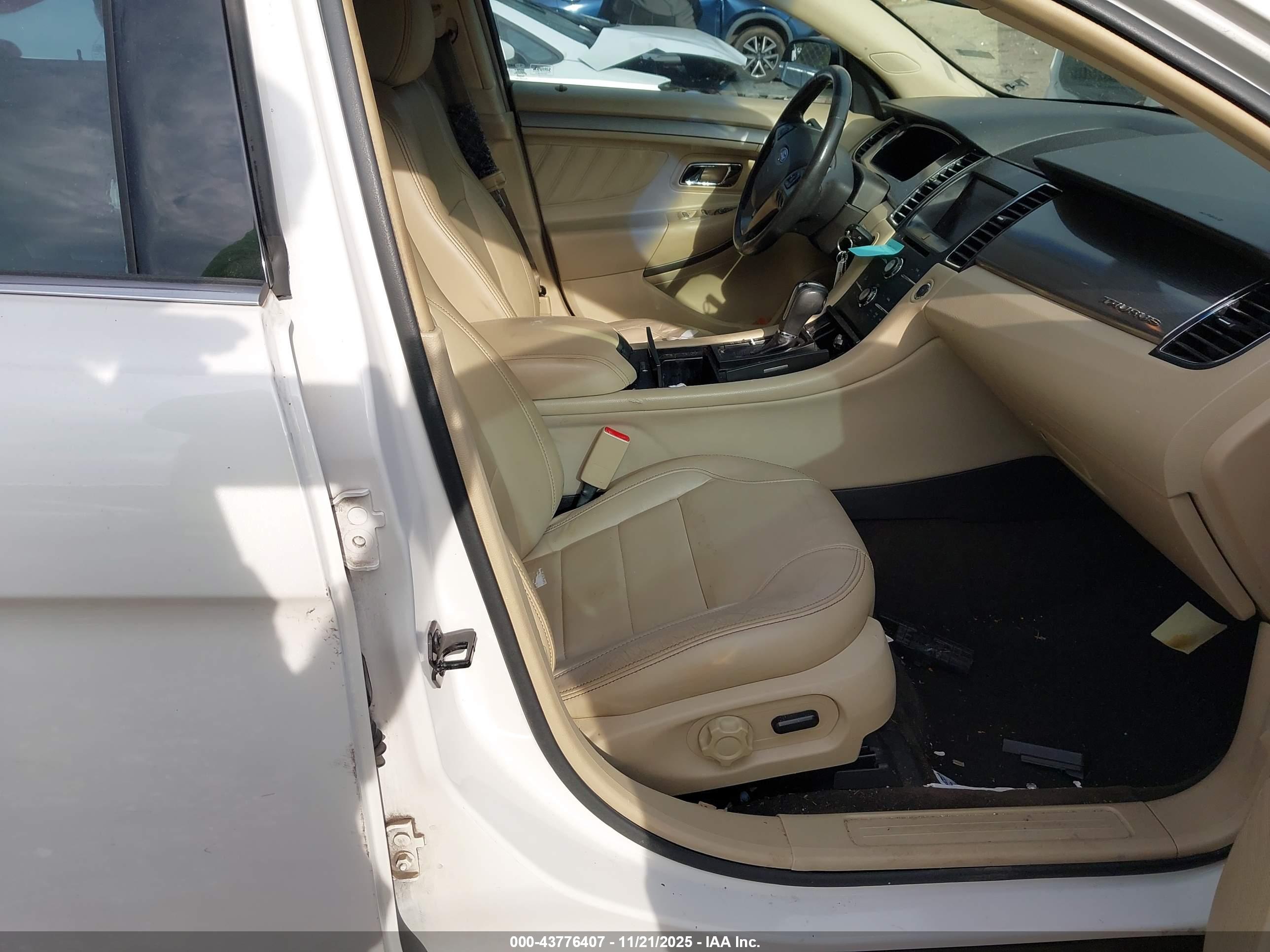 FORD TAURUS image 5