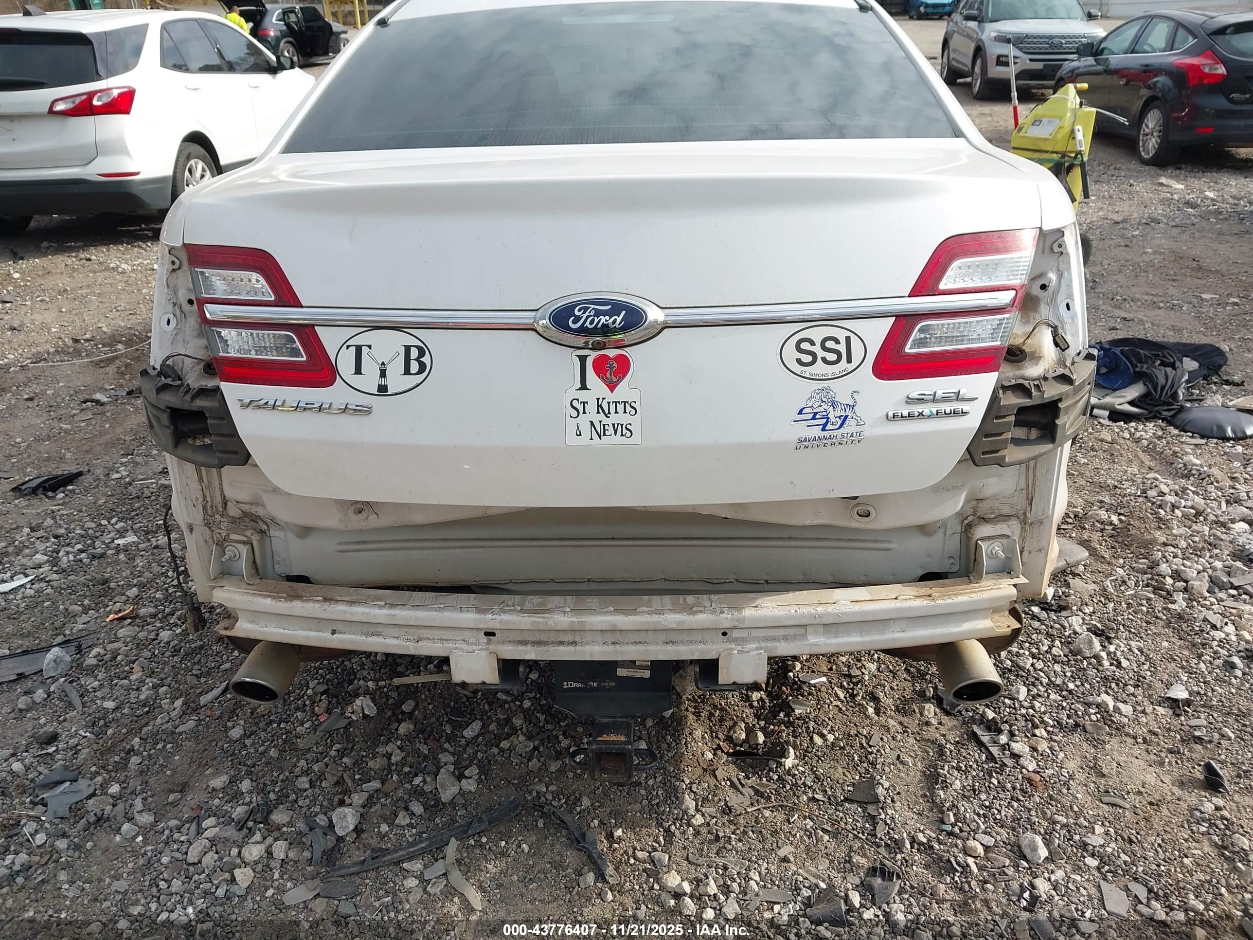 FORD TAURUS image 6