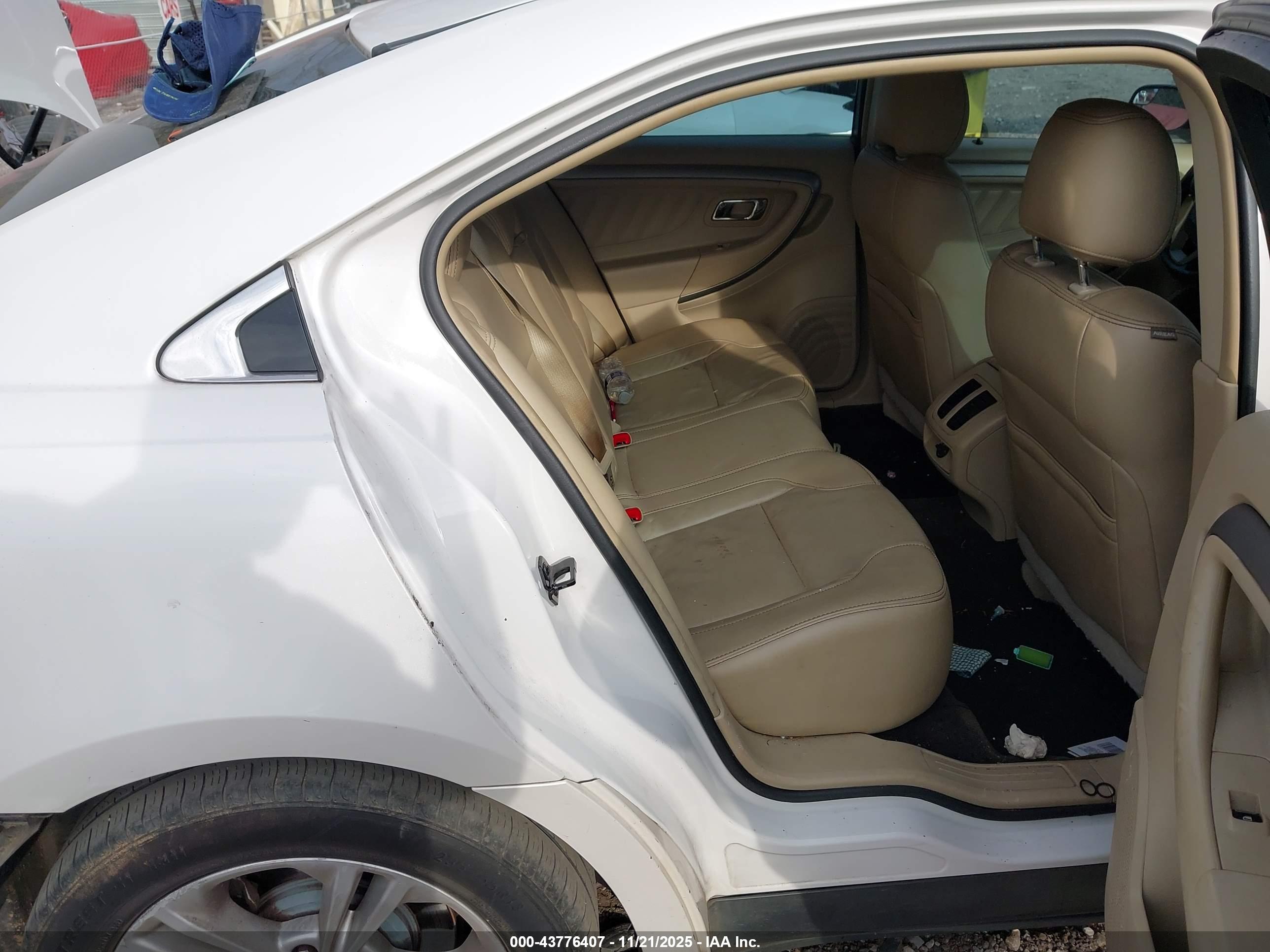 FORD TAURUS image 8