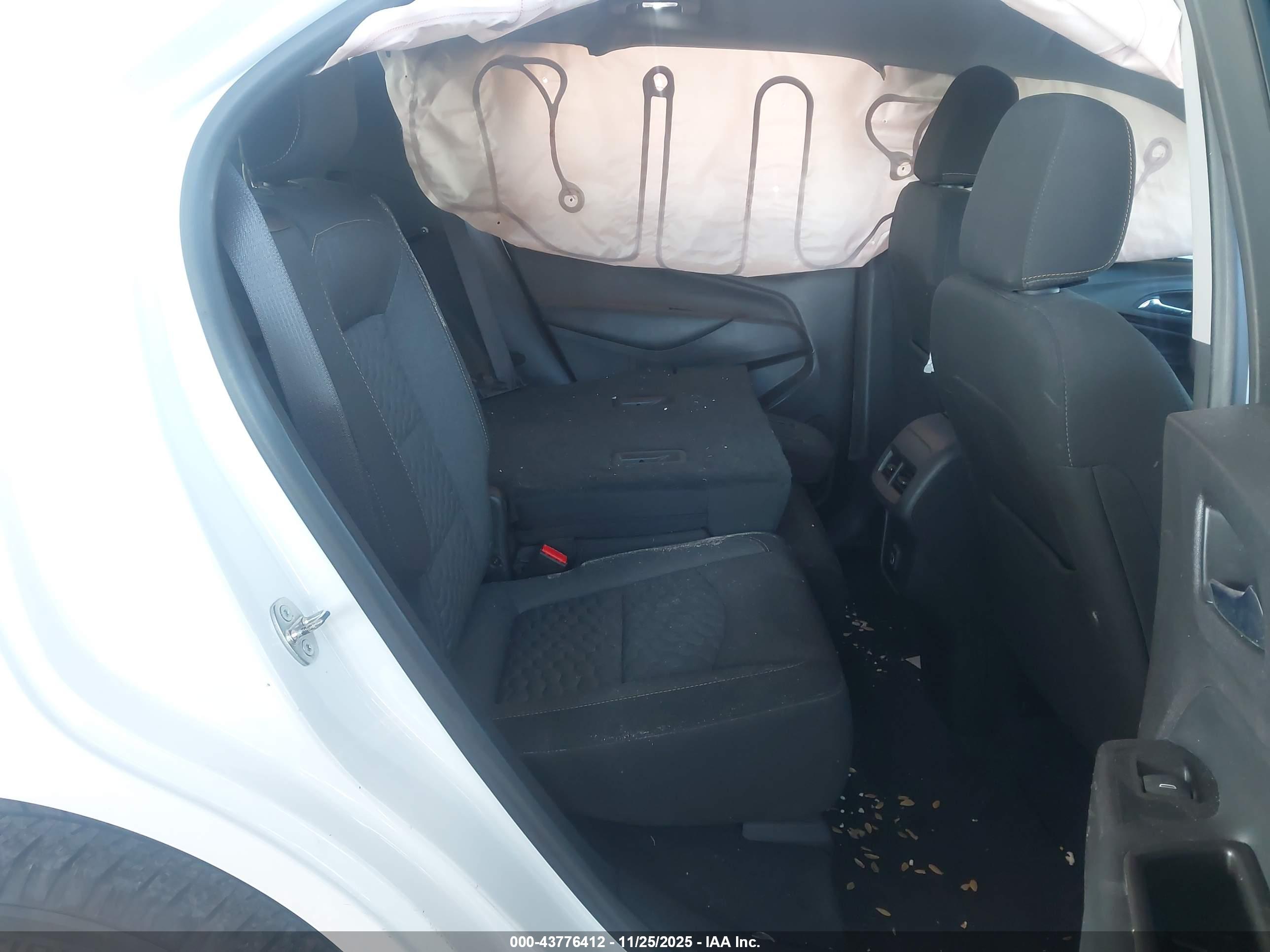 CHEVROLET EQUINOX image 8