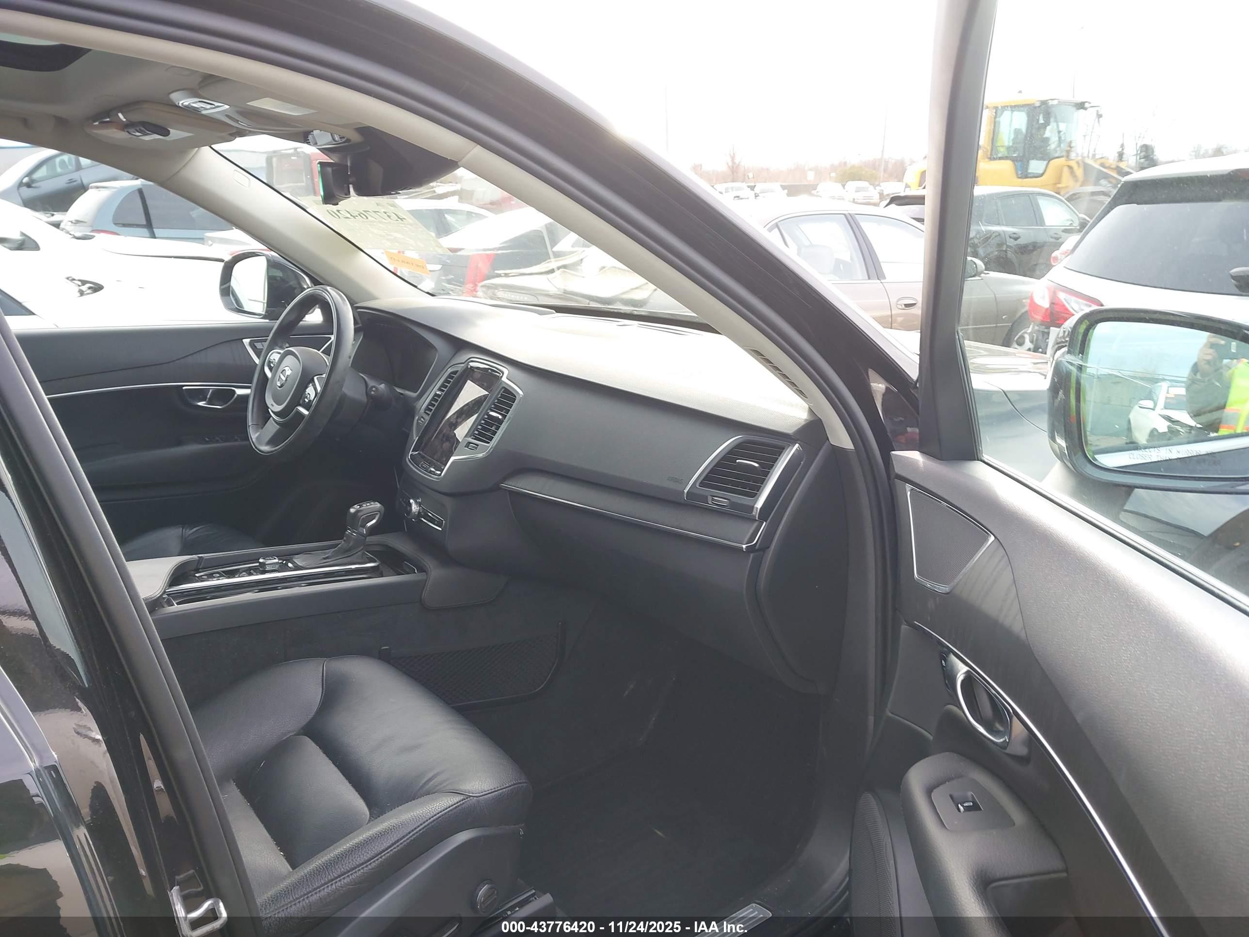 VOLVO XC90 image 5
