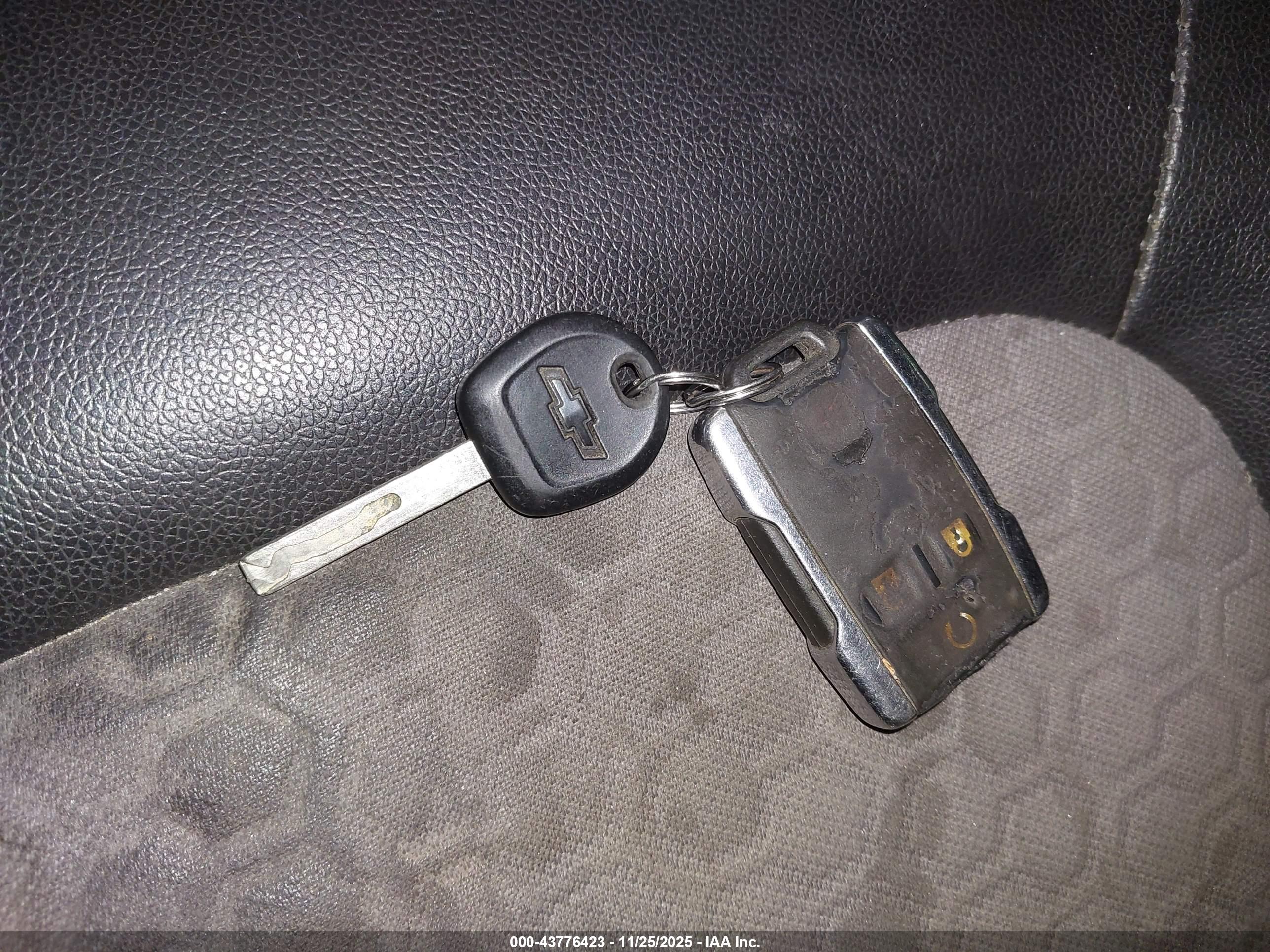 CHEVROLET COLORADO image 11