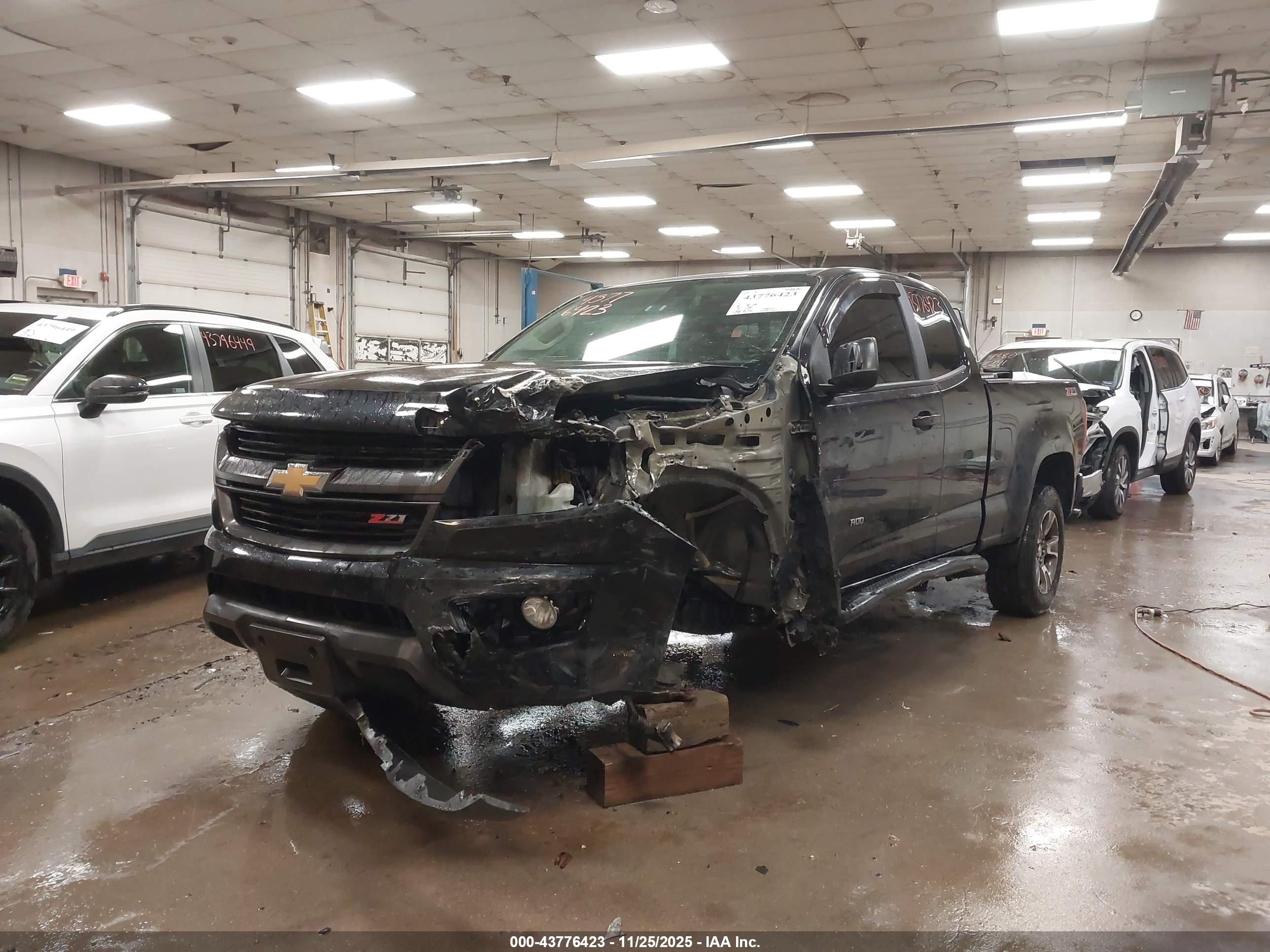 CHEVROLET COLORADO image 2
