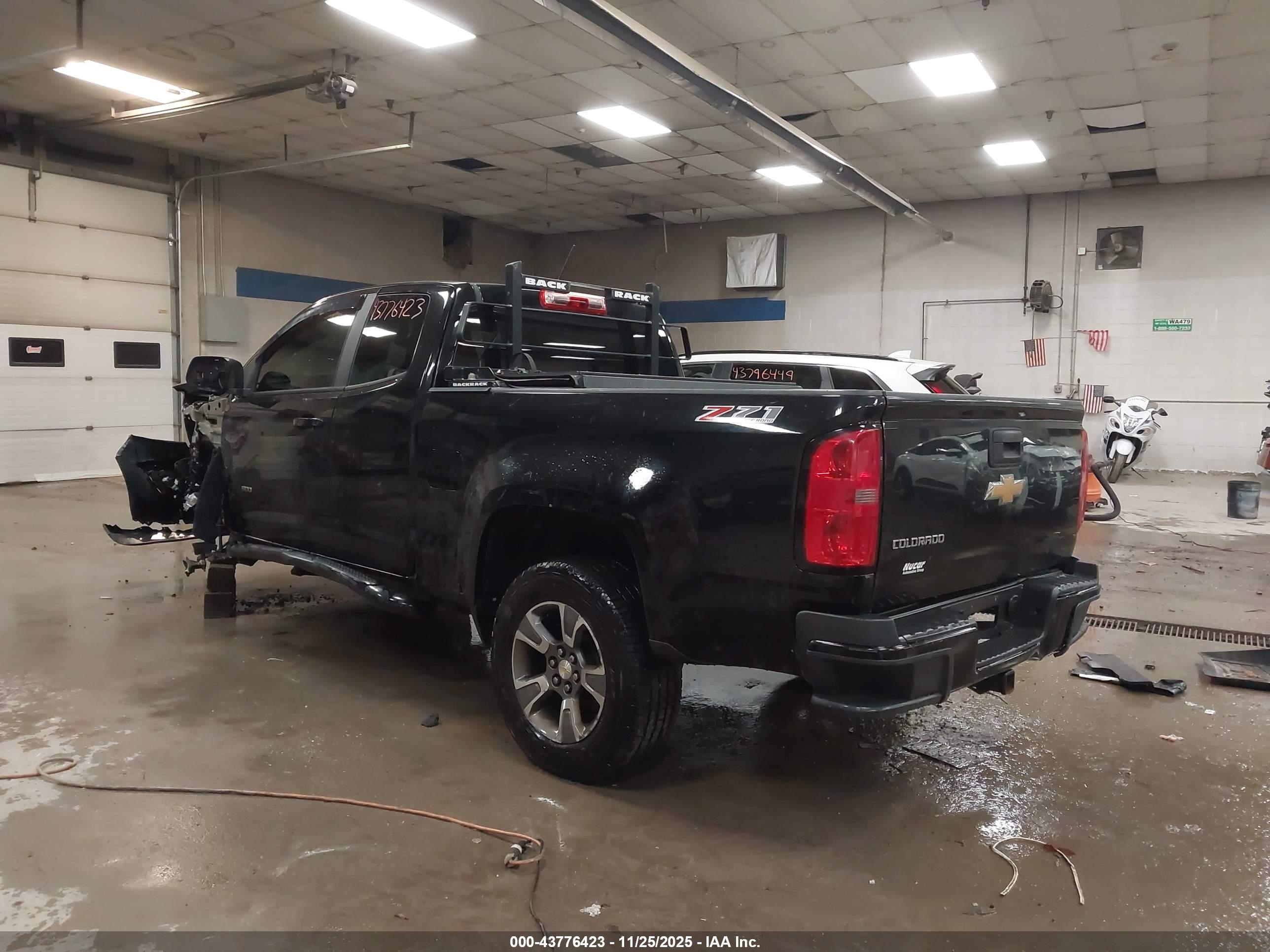 CHEVROLET COLORADO image 3