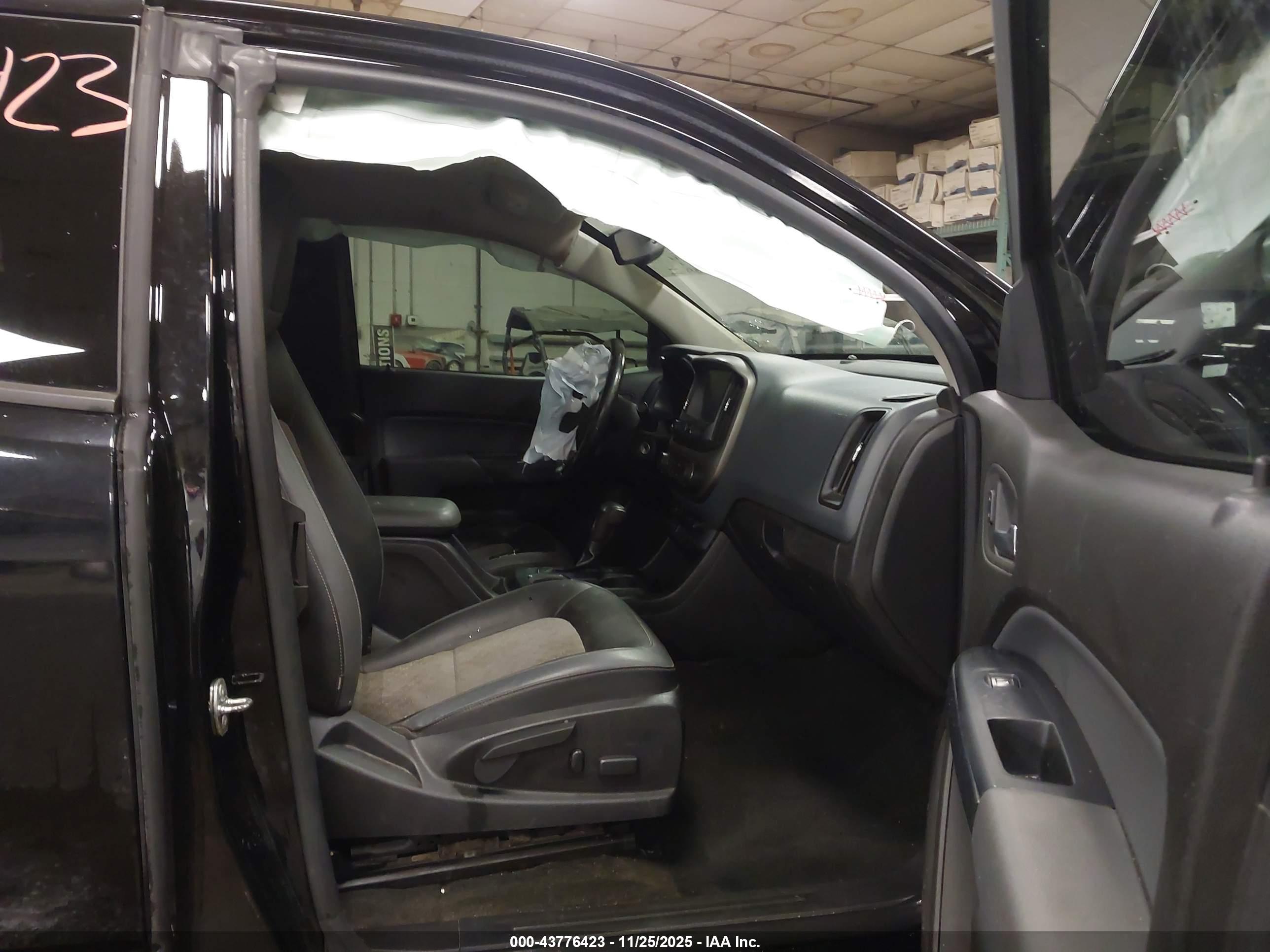 CHEVROLET COLORADO image 5