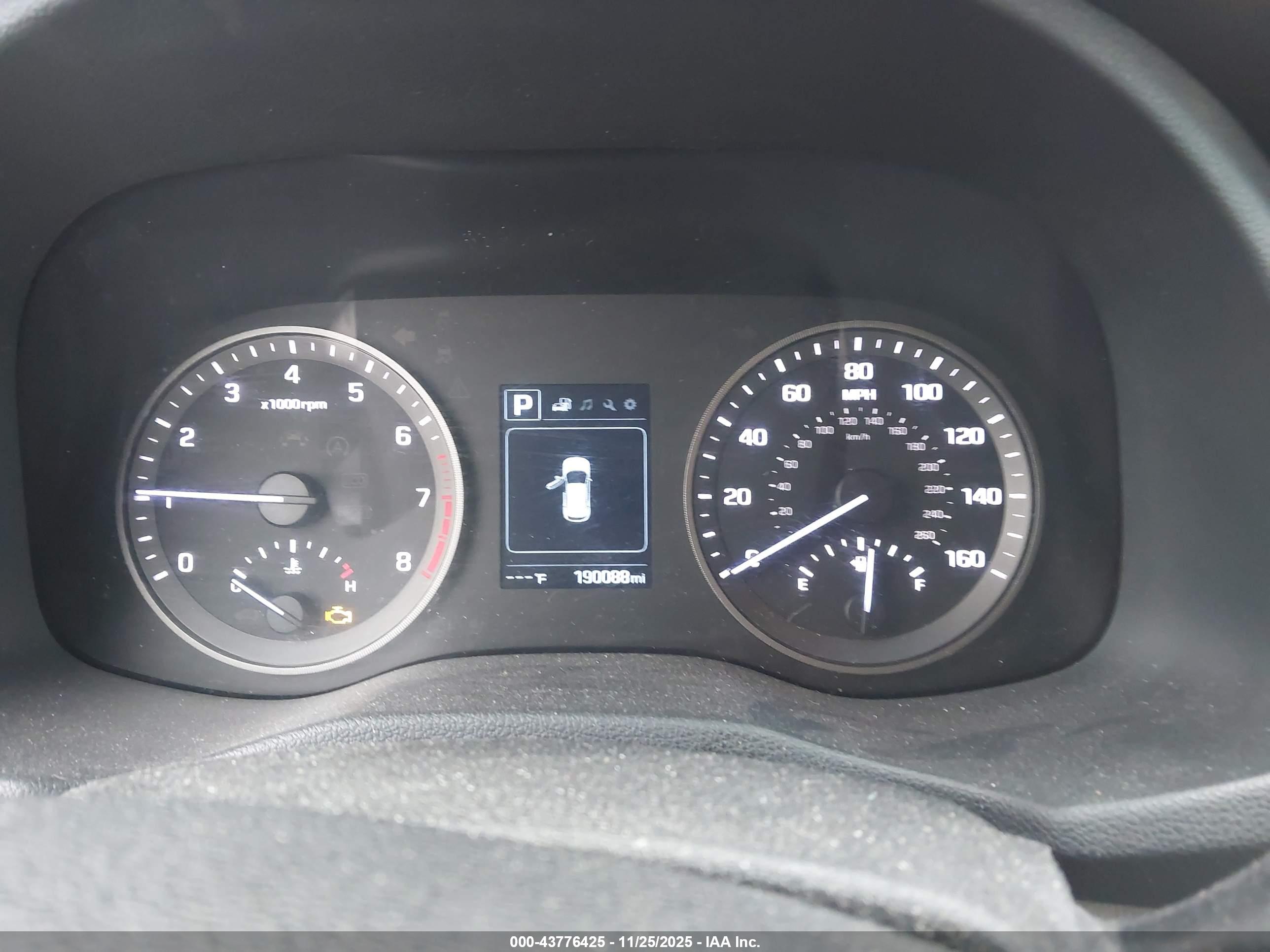 HYUNDAI TUCSON image 7
