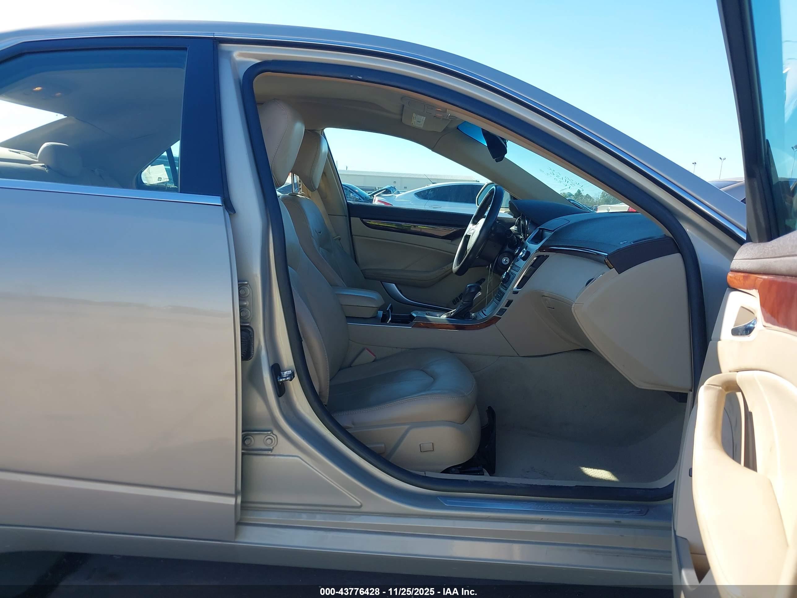 CADILLAC CTS image 5