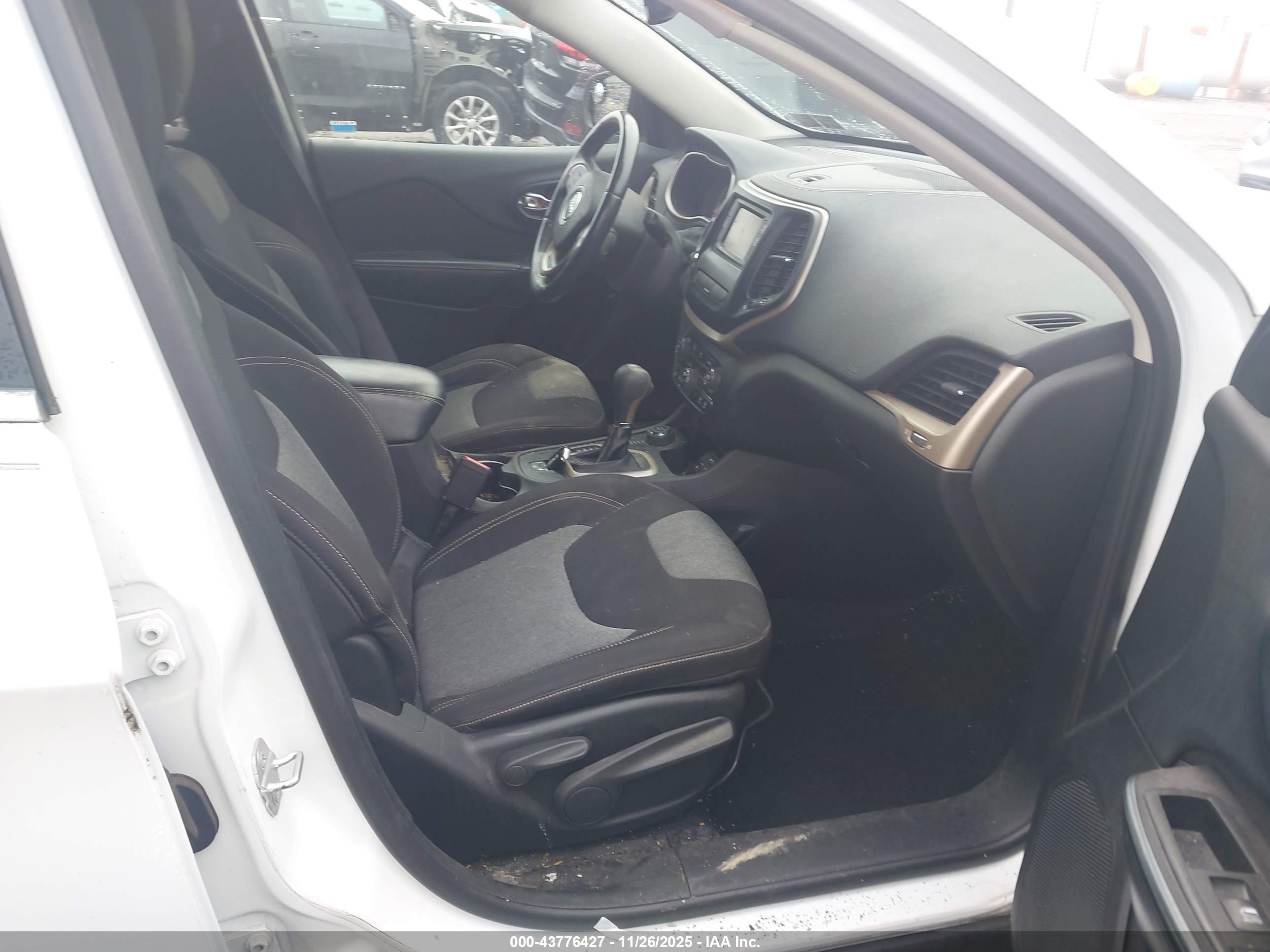 JEEP CHEROKEE image 5