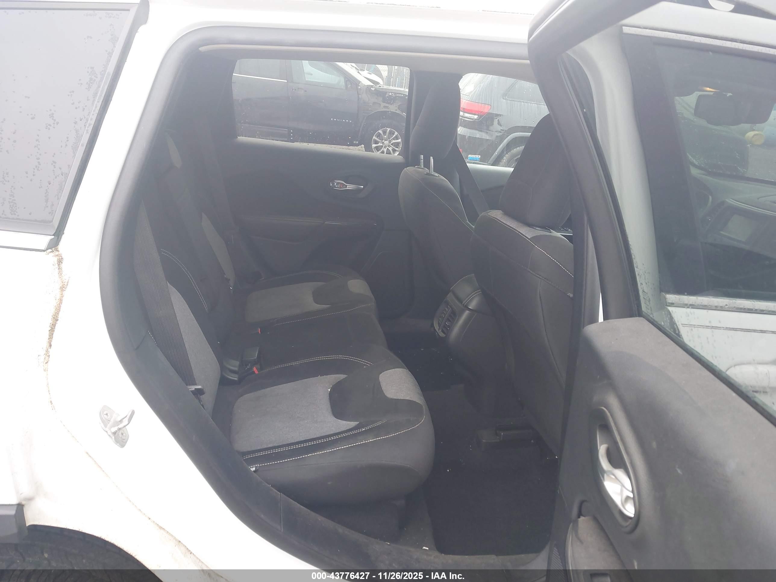 JEEP CHEROKEE image 8