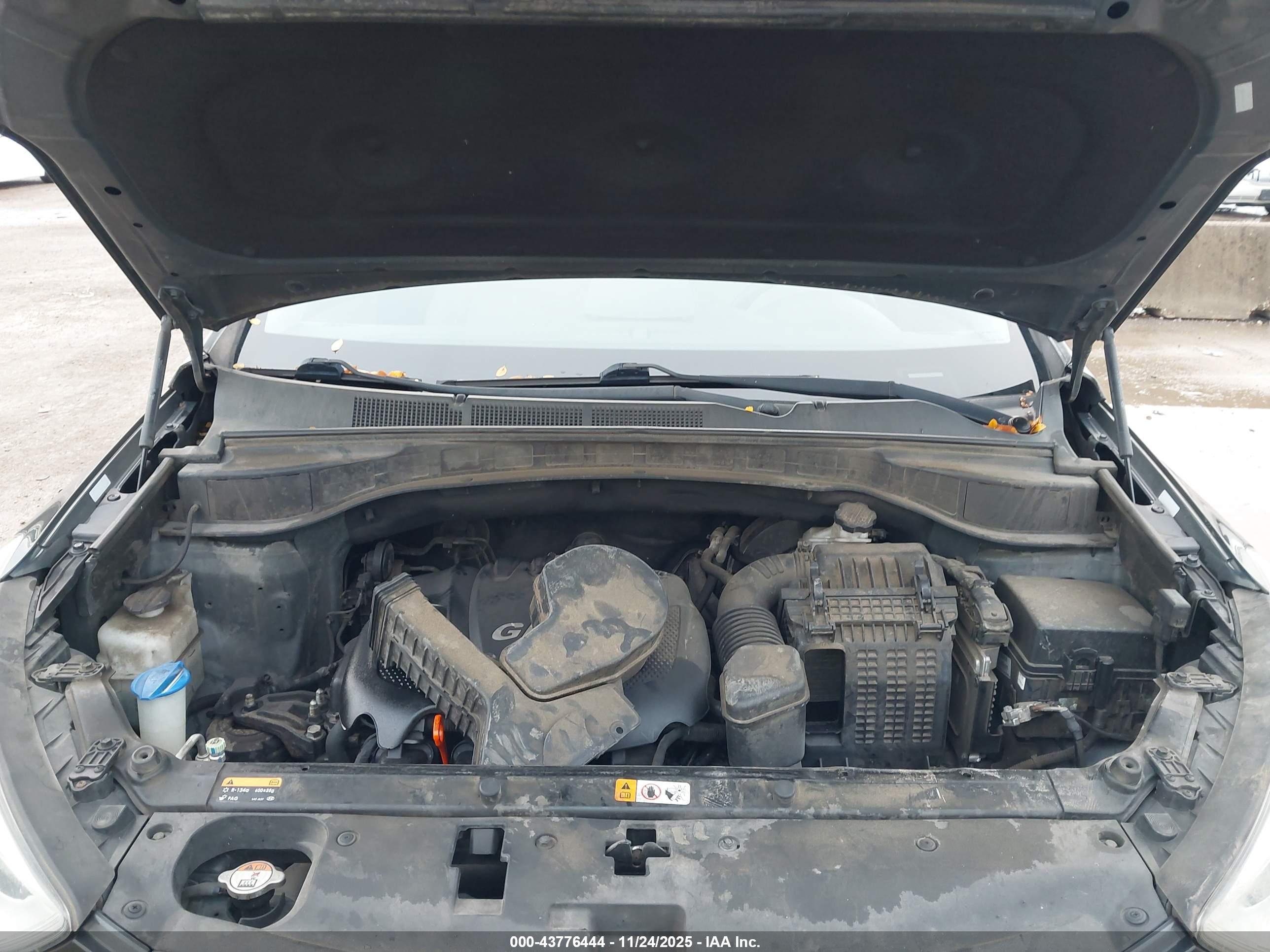 HYUNDAI SANTA image 10