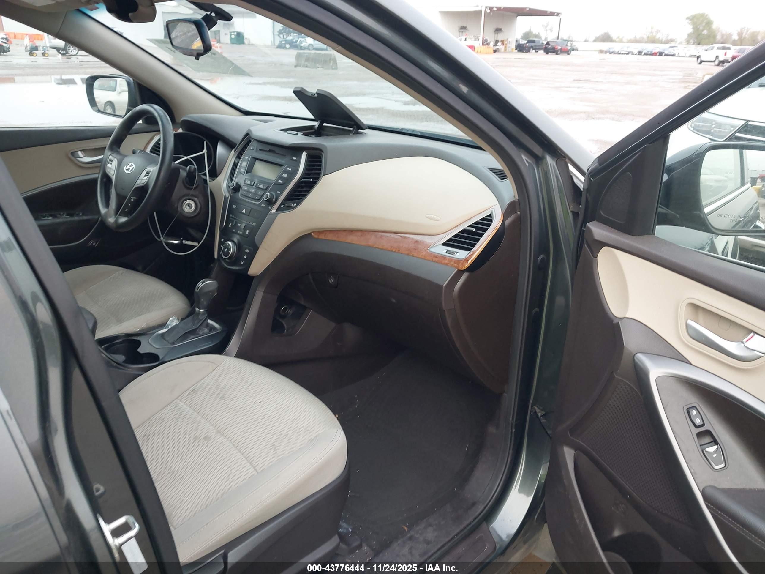 HYUNDAI SANTA image 5