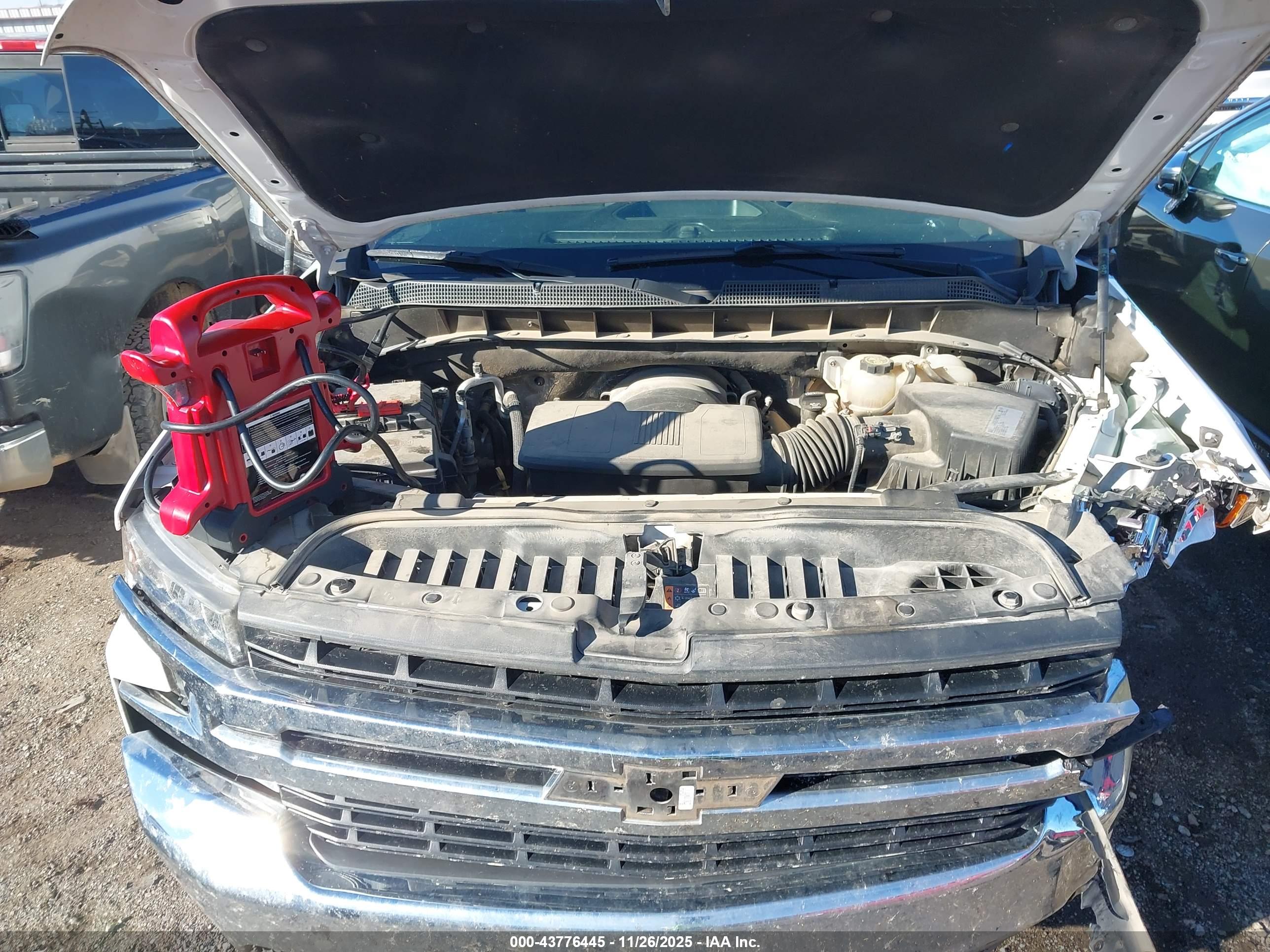 CHEVROLET SILVERADO image 10