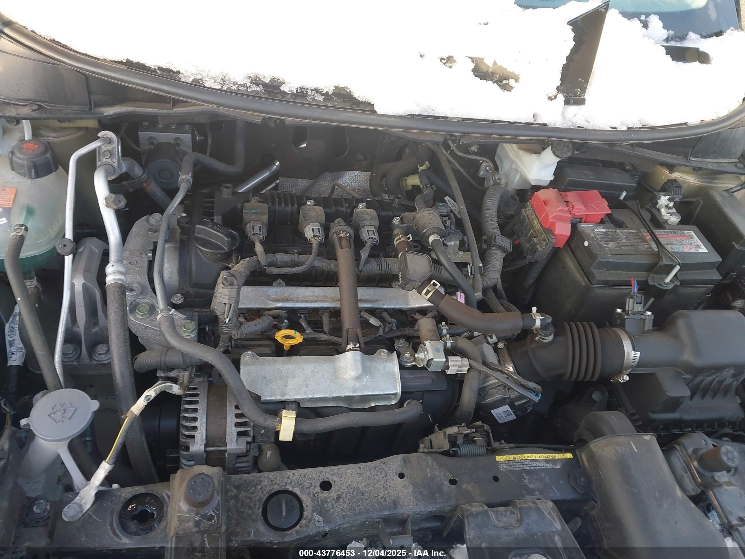 NISSAN VERSA image 10