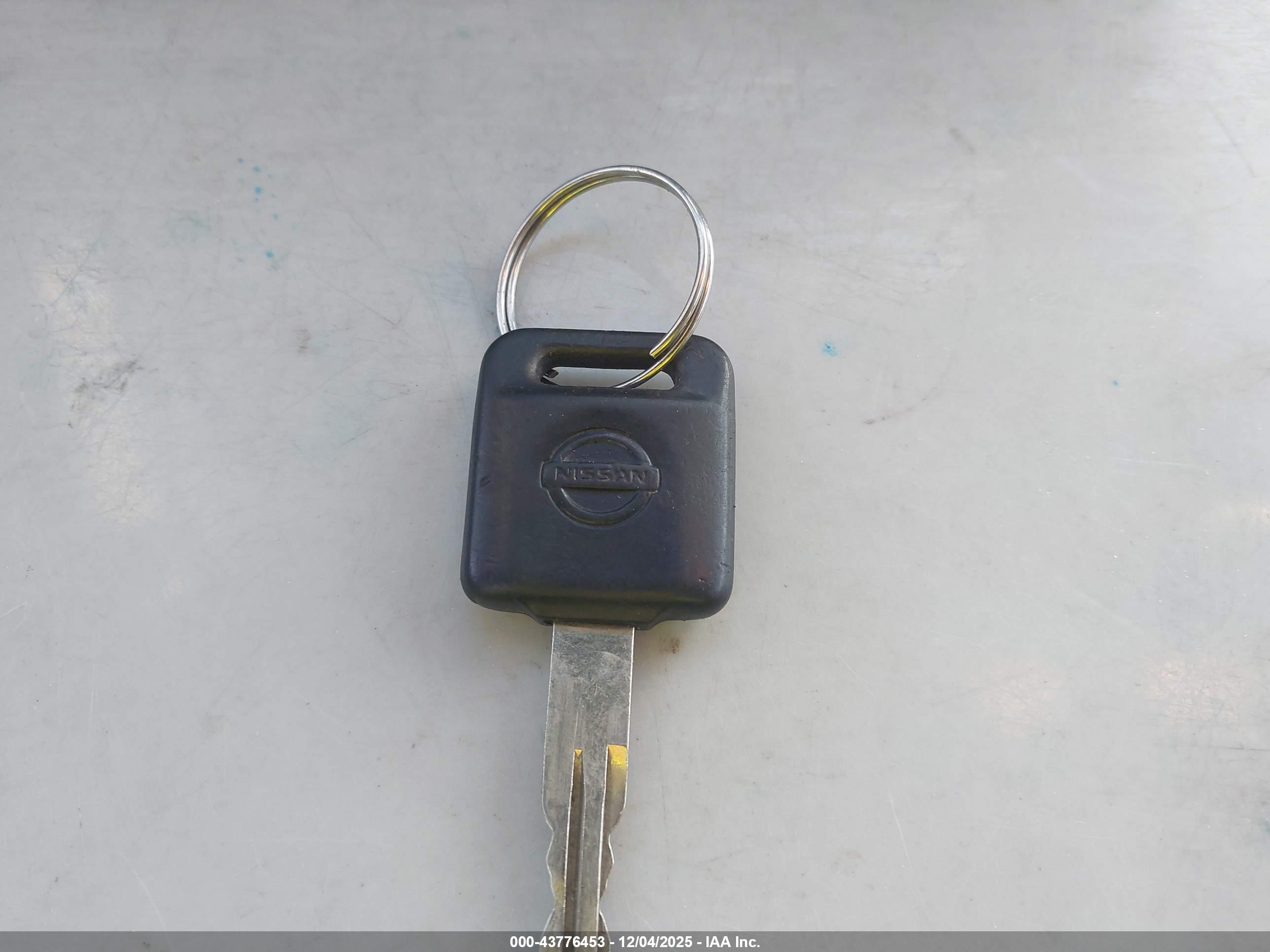 NISSAN VERSA image 11