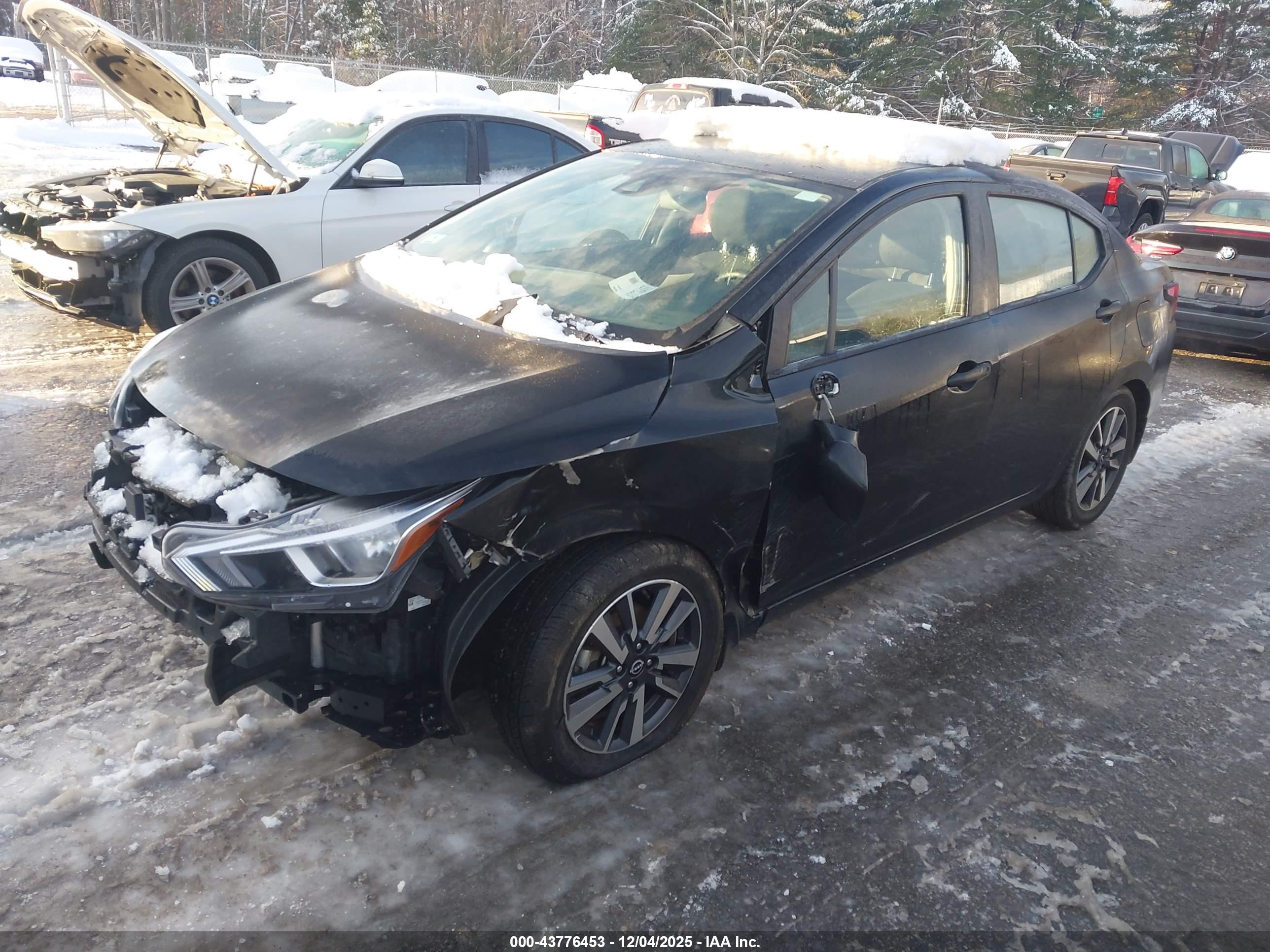 NISSAN VERSA image 2