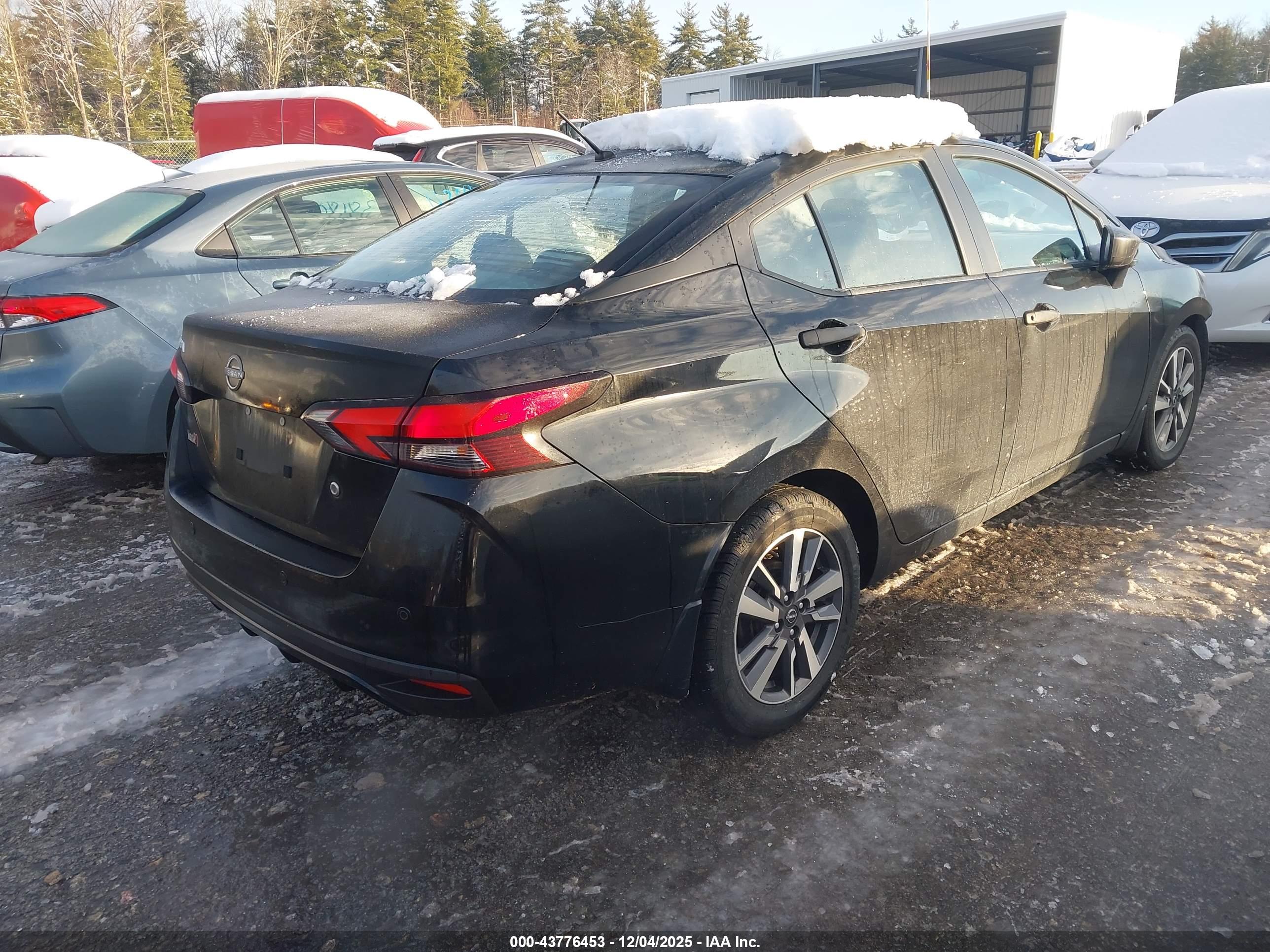 NISSAN VERSA image 4