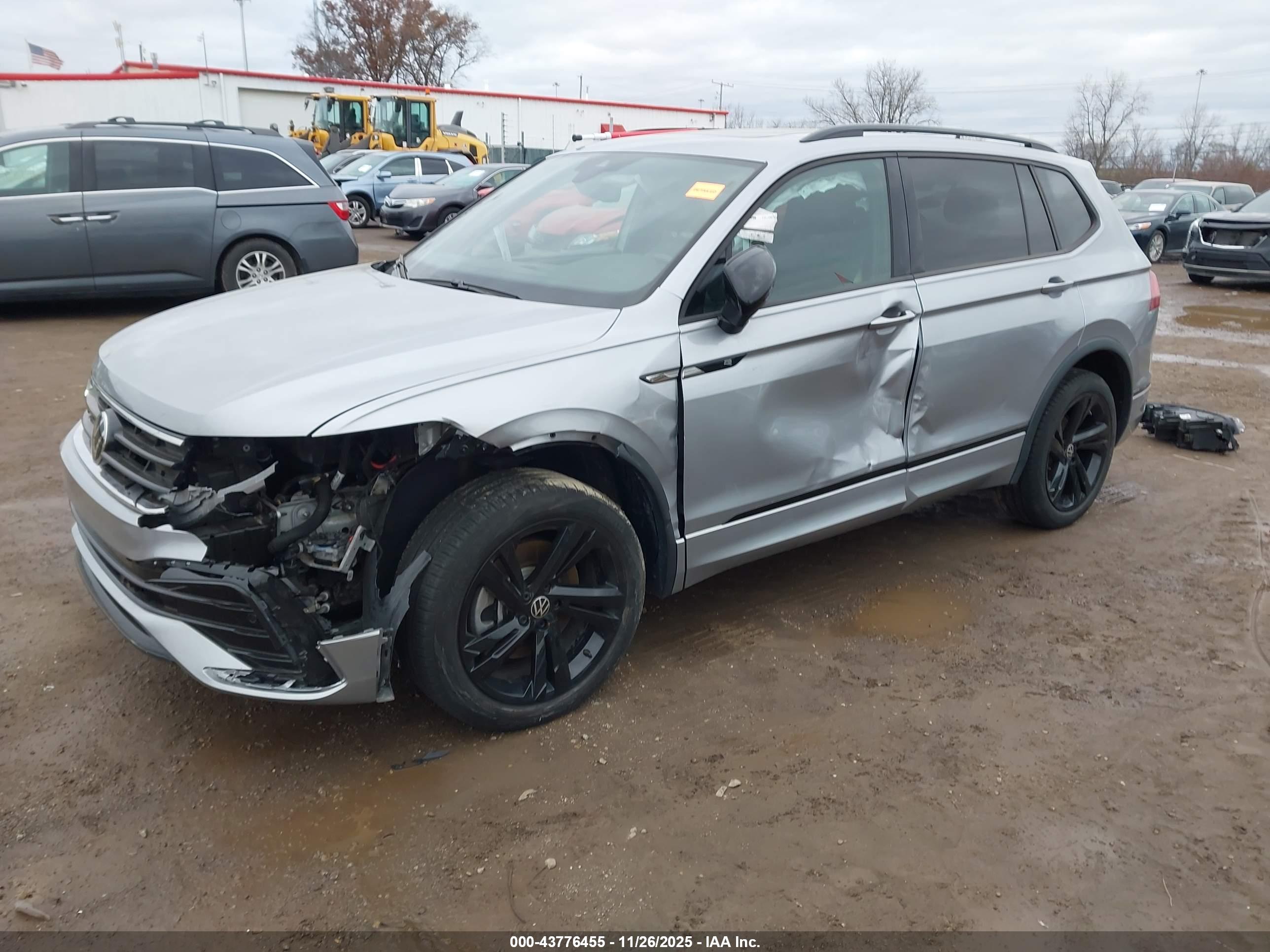 VOLKSWAGEN TIGUAN image 2