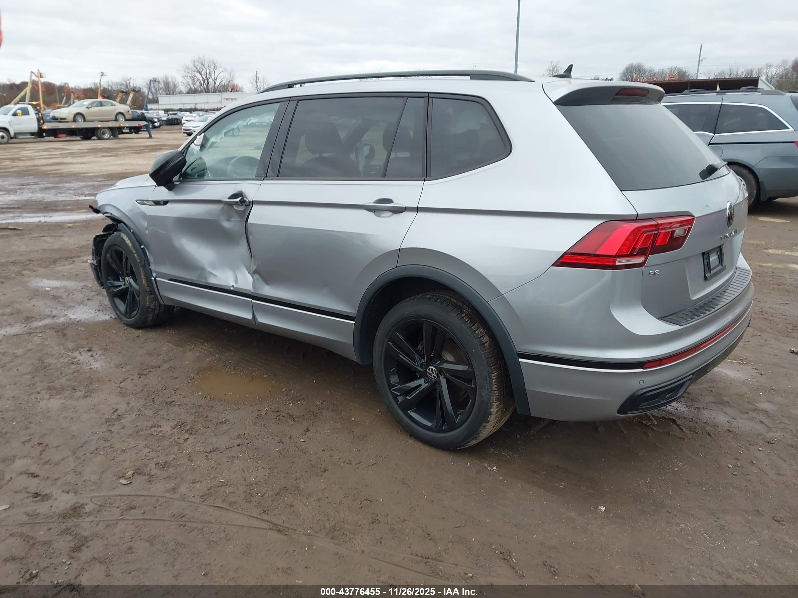 VOLKSWAGEN TIGUAN image 3