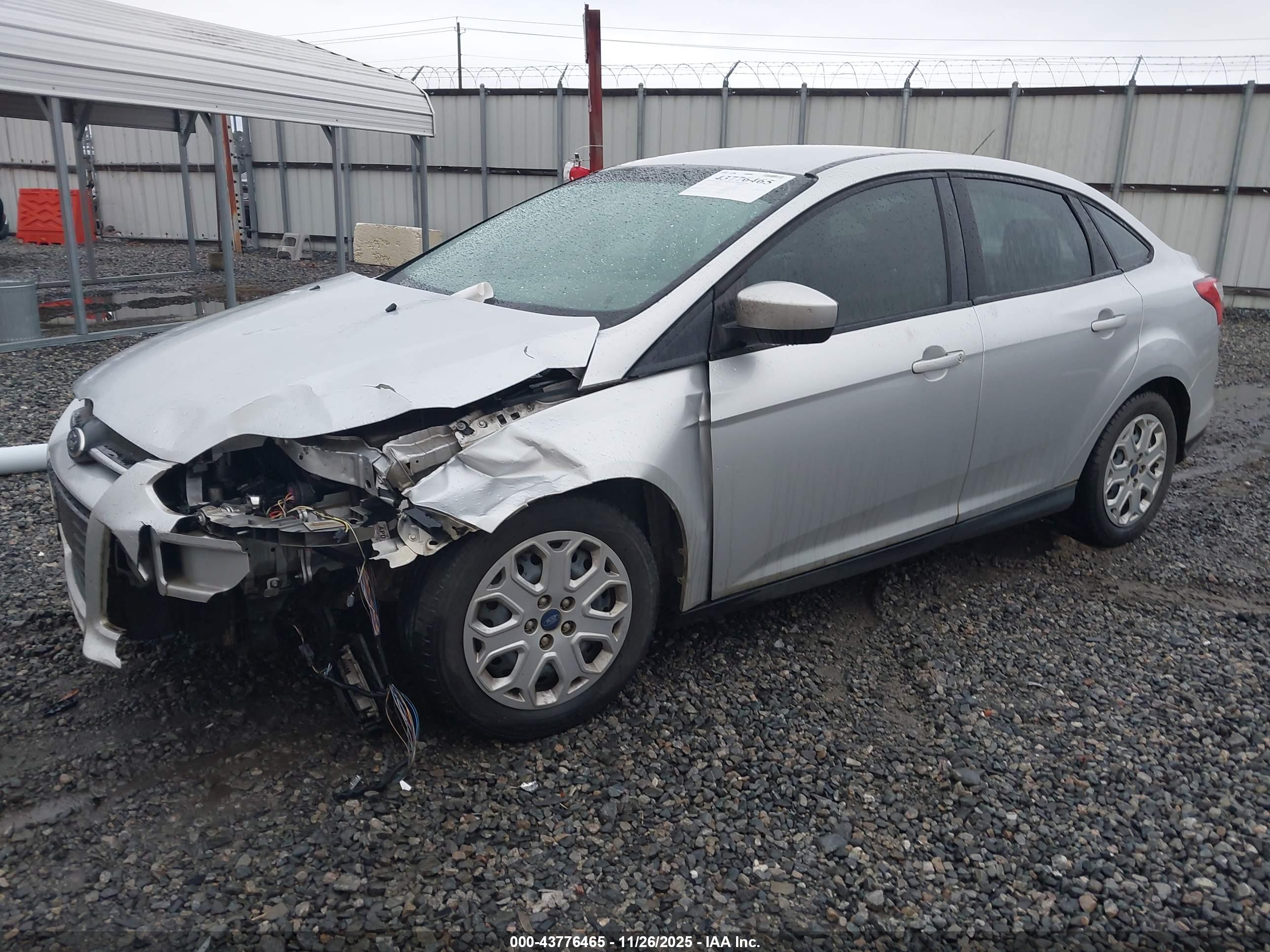 FORD FOCUS image 2