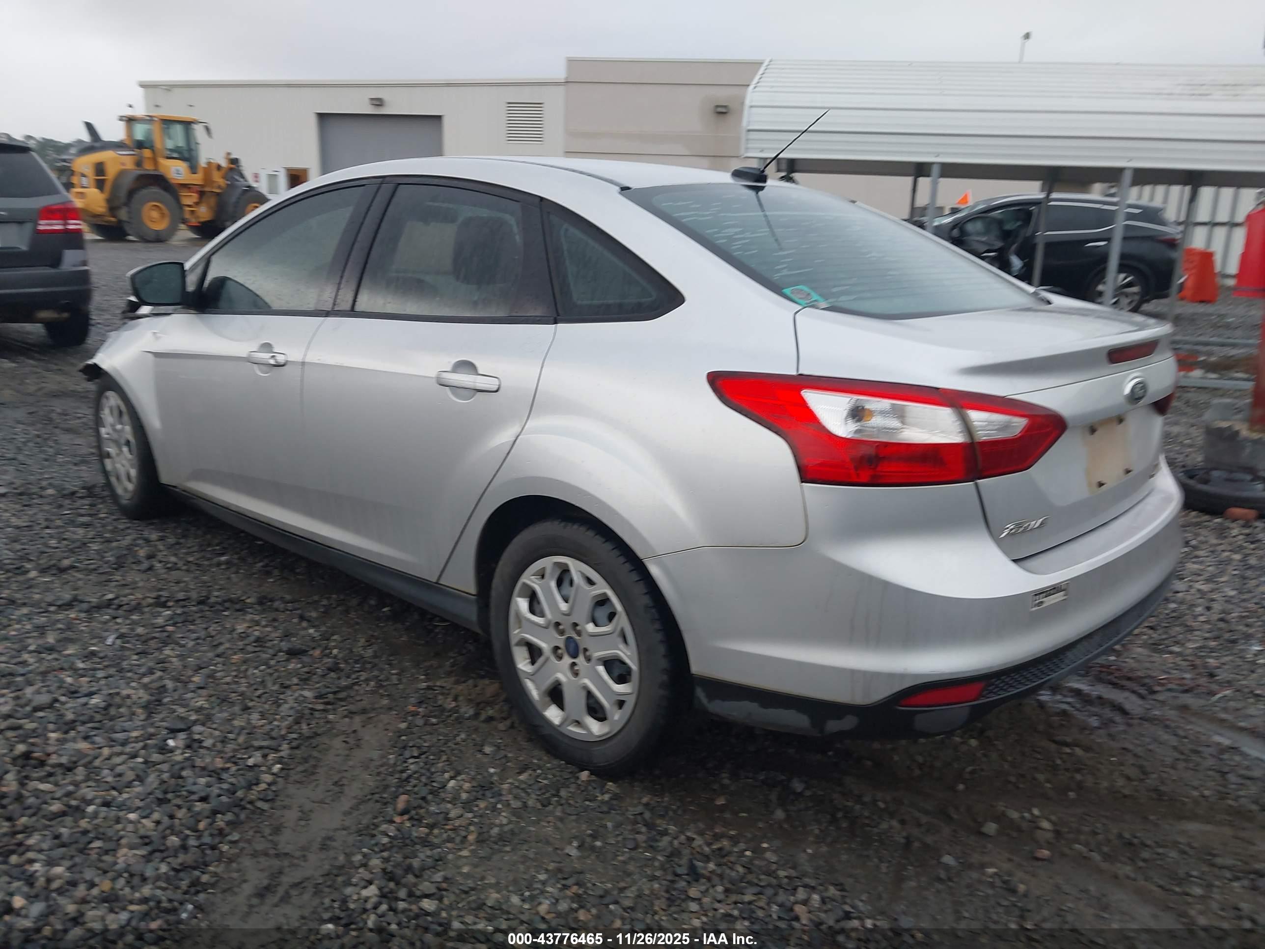 FORD FOCUS image 3