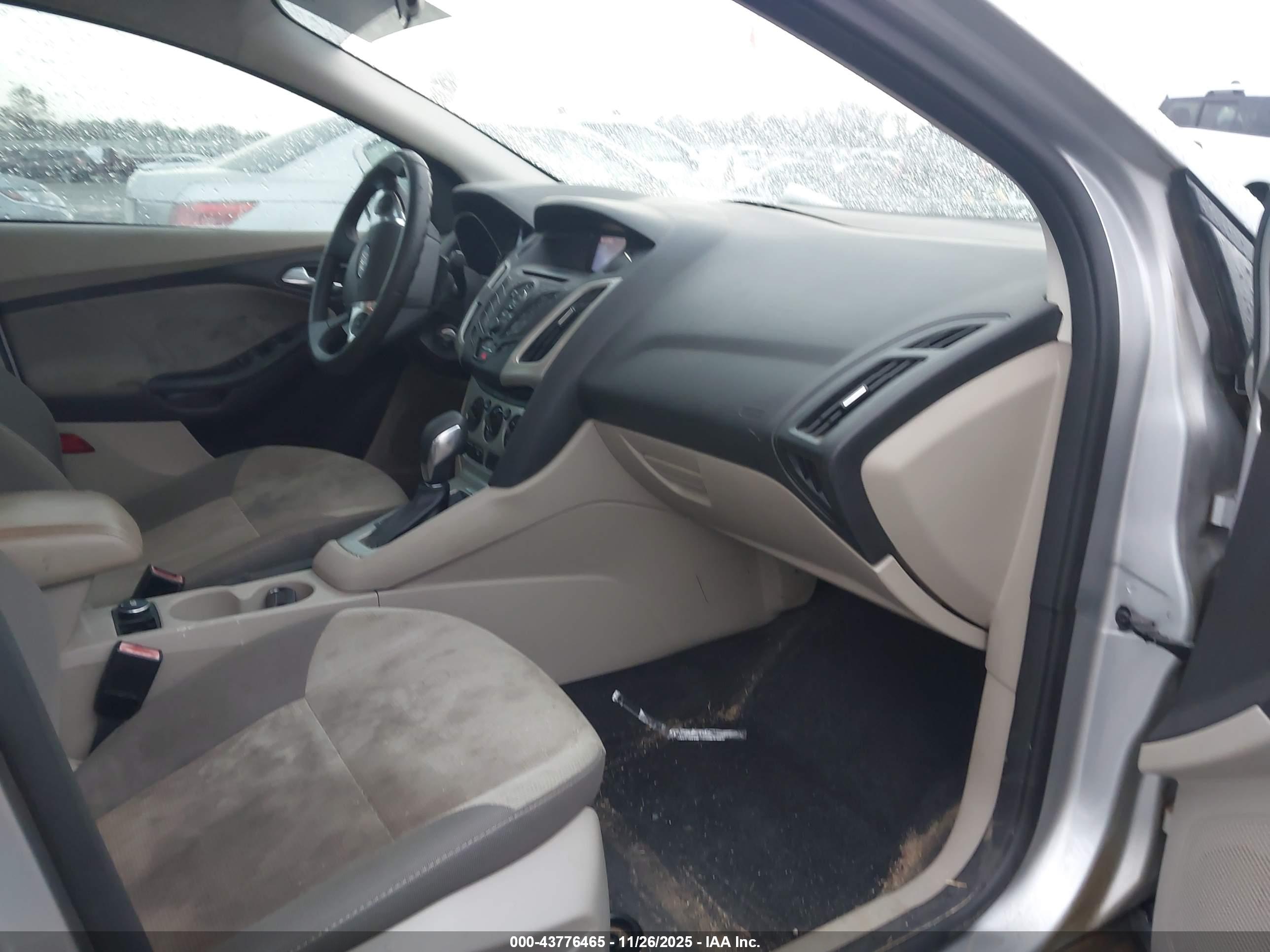 FORD FOCUS image 5
