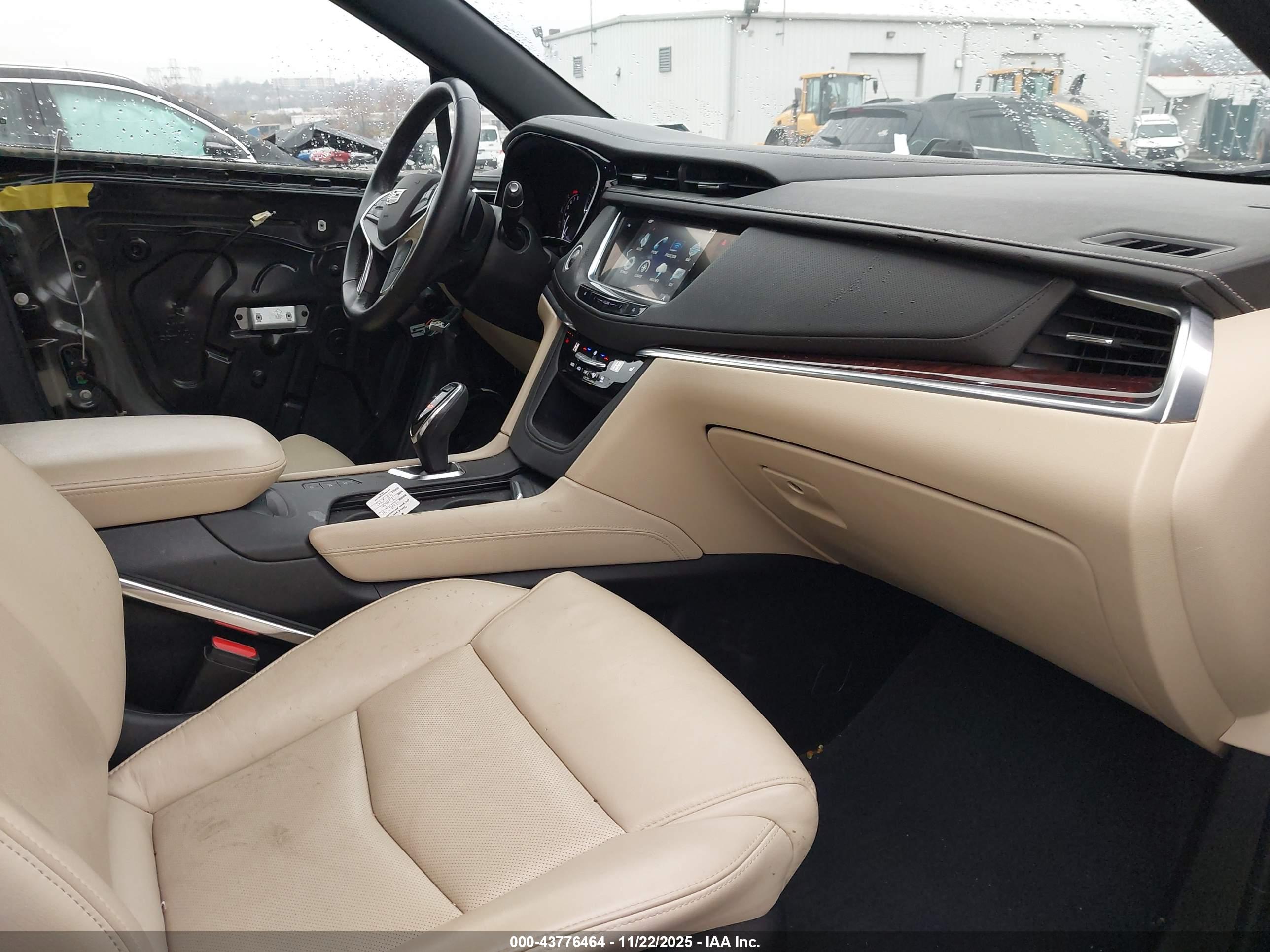 CADILLAC XT5 image 5