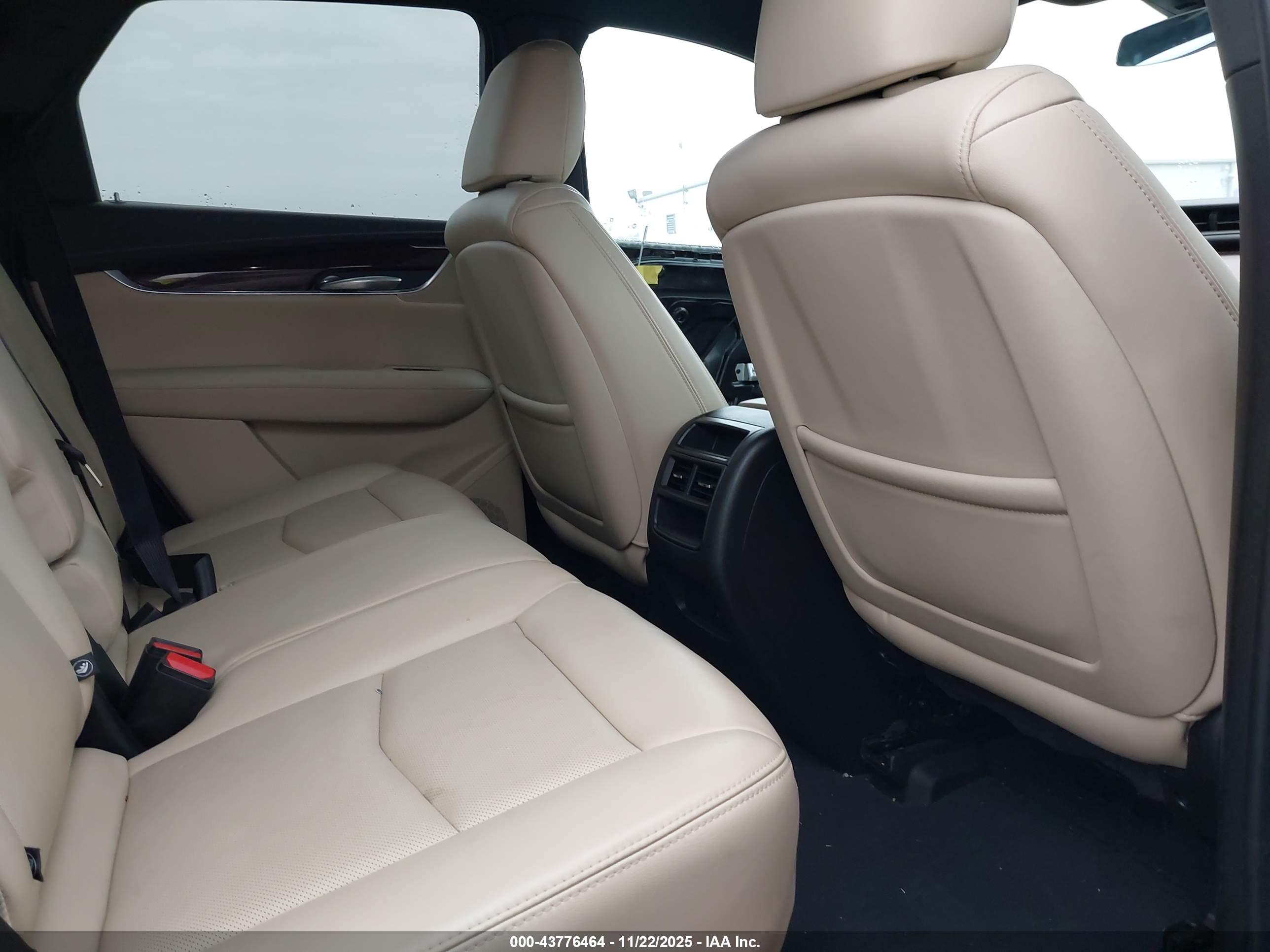 CADILLAC XT5 image 8
