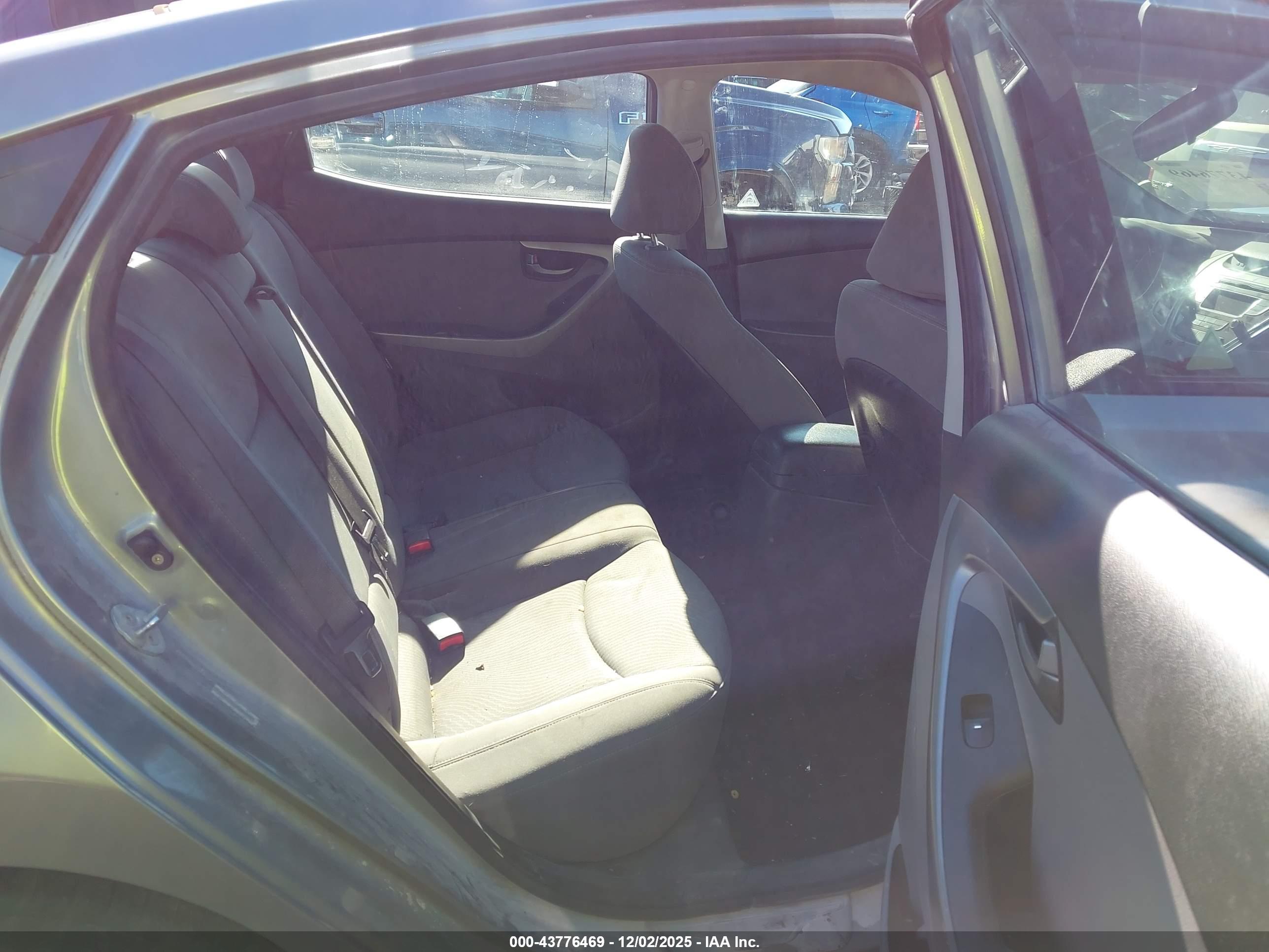 HYUNDAI ELANTRA image 8