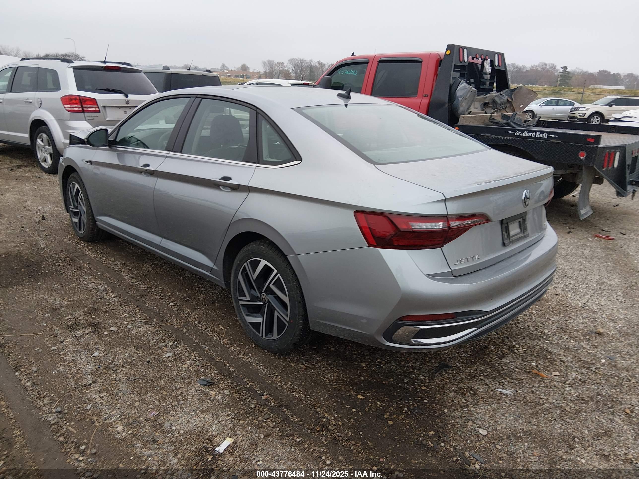 VOLKSWAGEN JETTA image 3