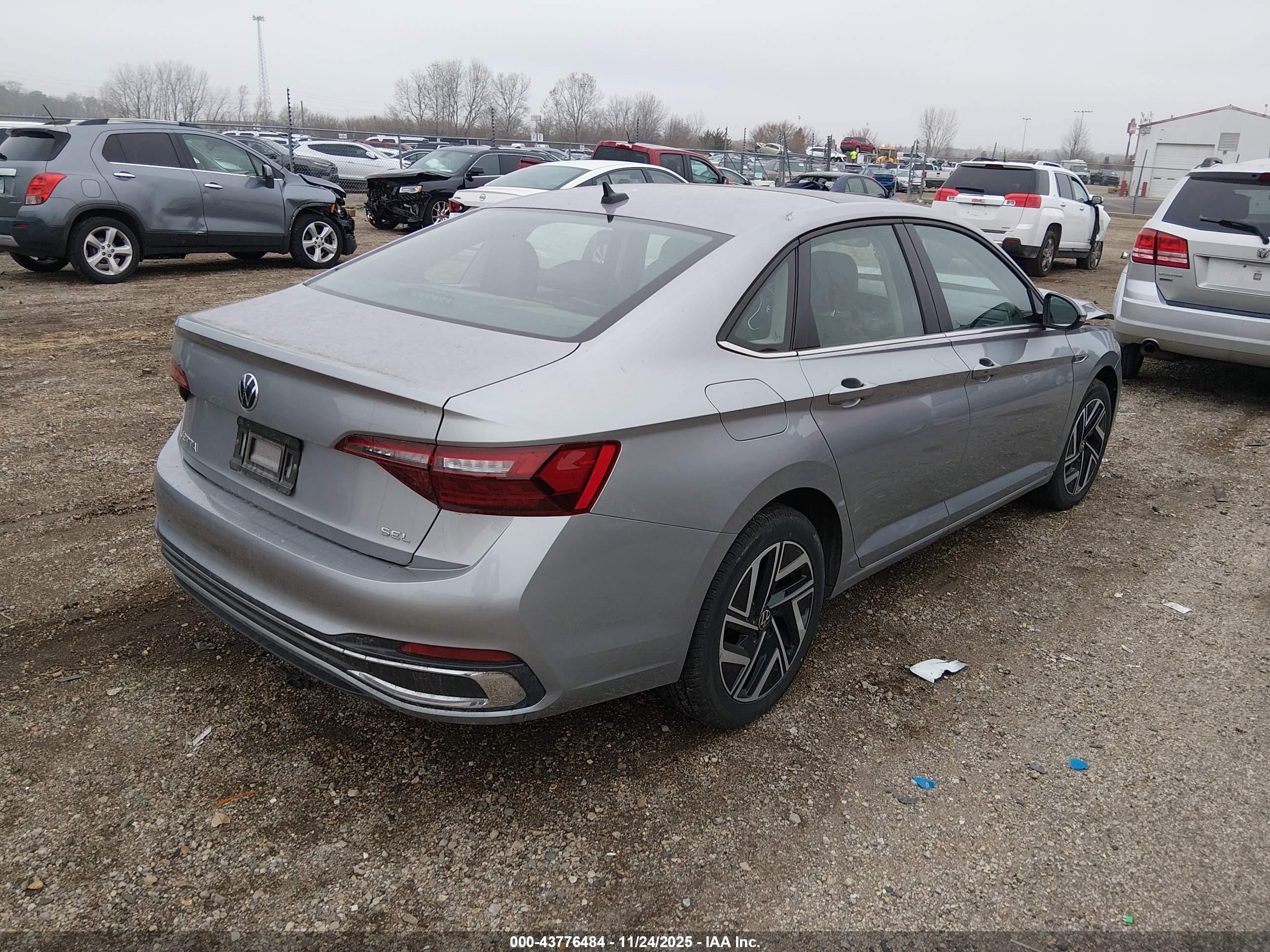 VOLKSWAGEN JETTA image 4
