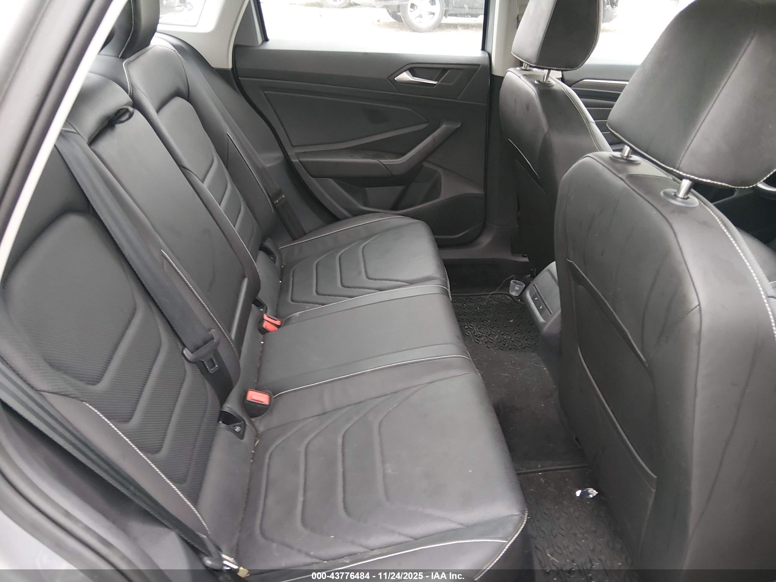 VOLKSWAGEN JETTA image 8