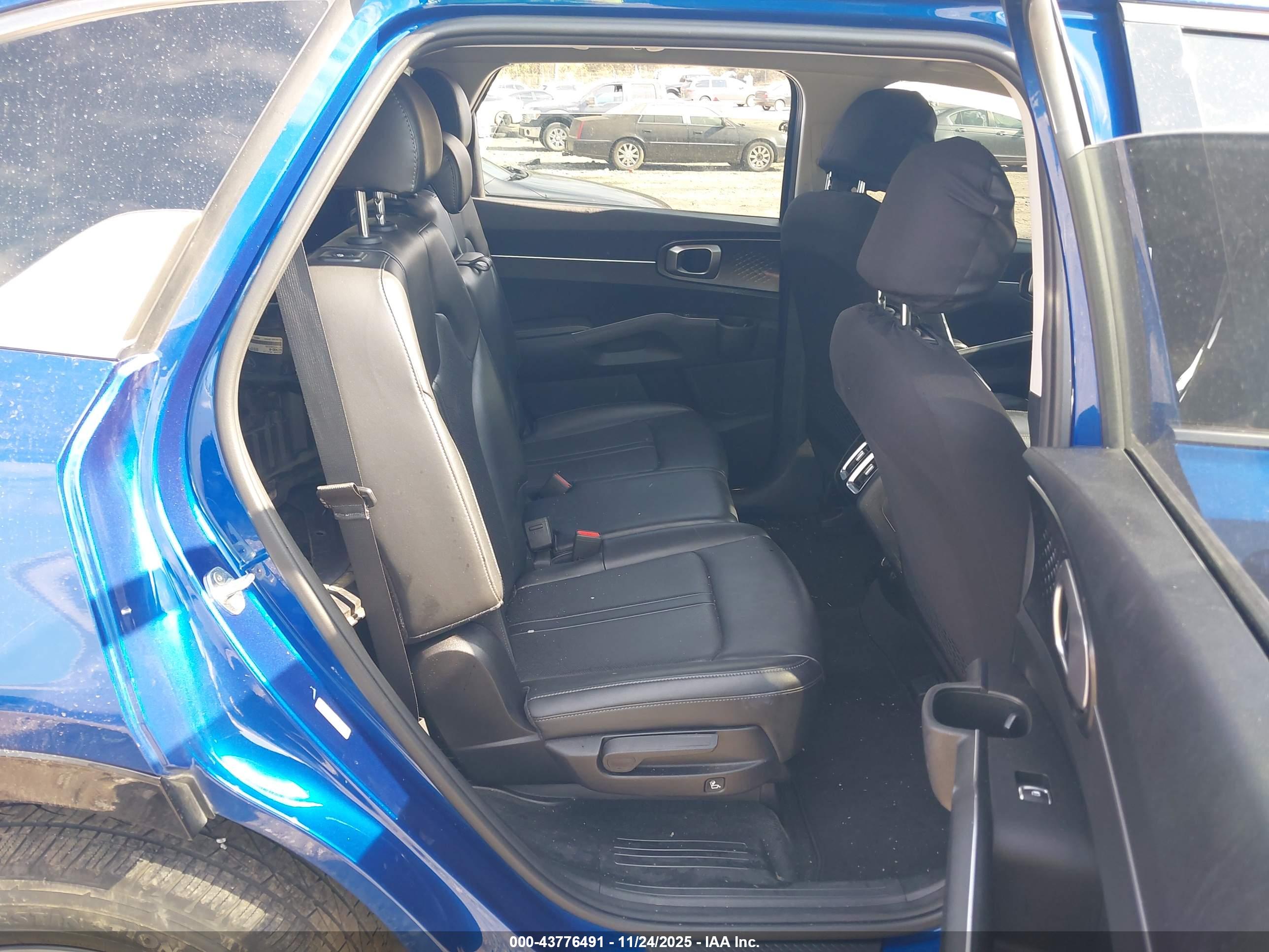KIA SORENTO image 8