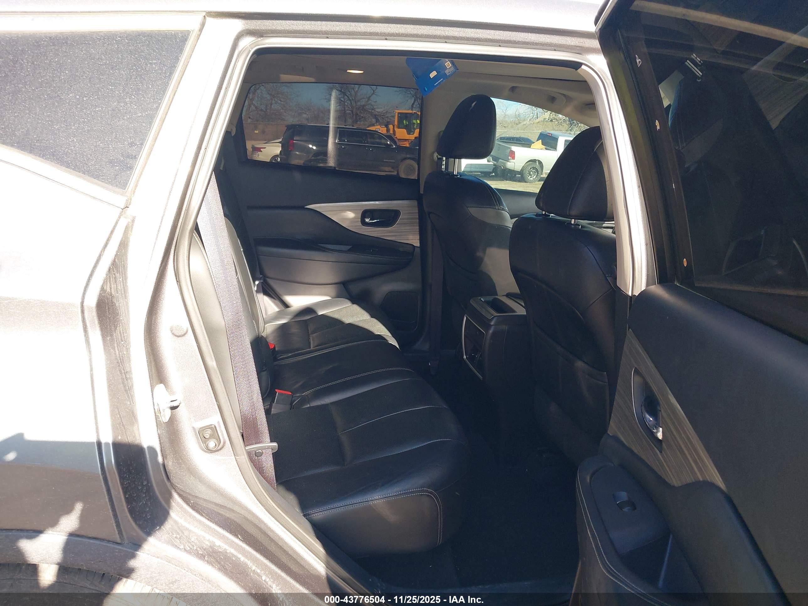 NISSAN MURANO image 8
