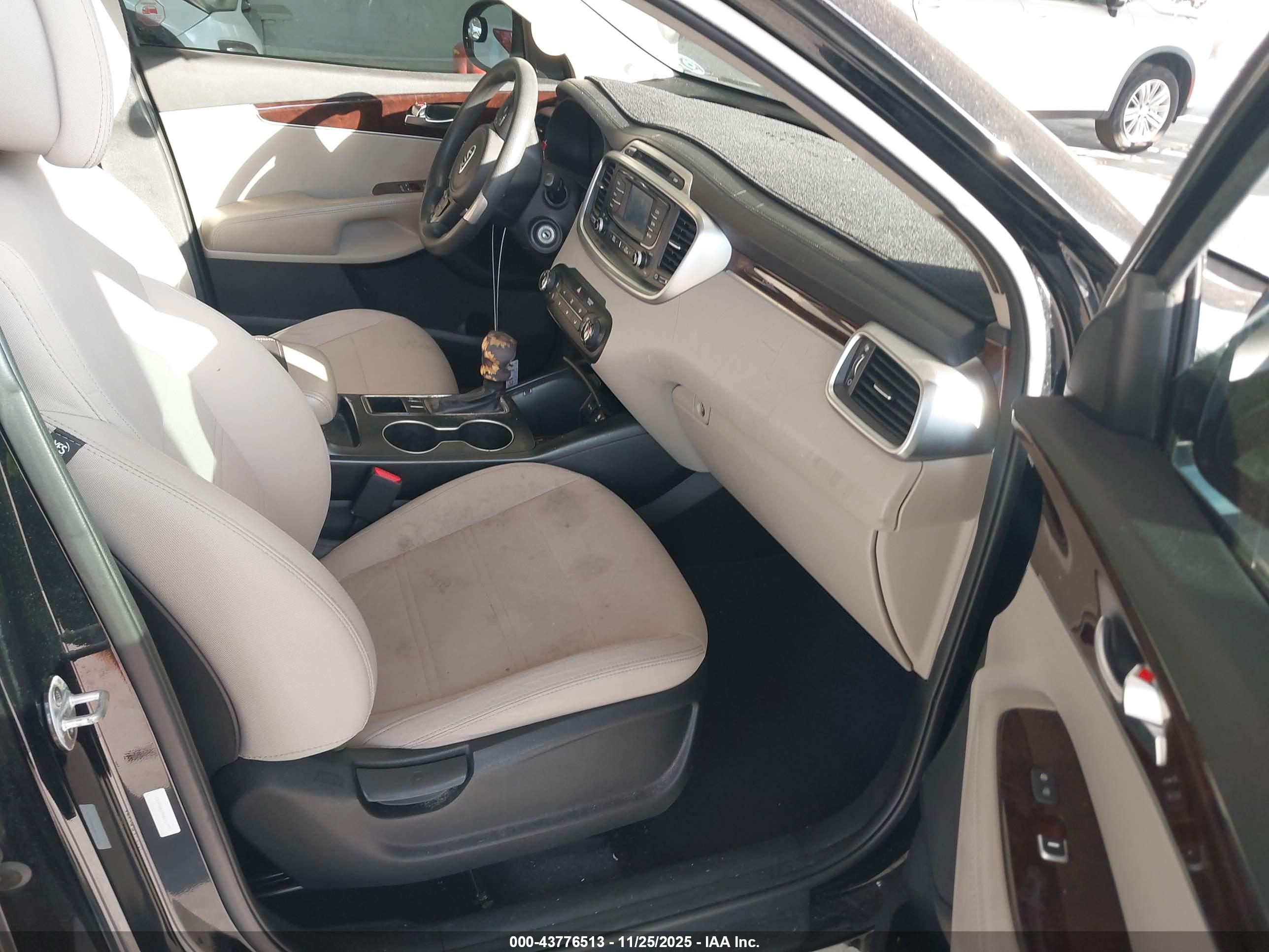KIA SORENTO image 5