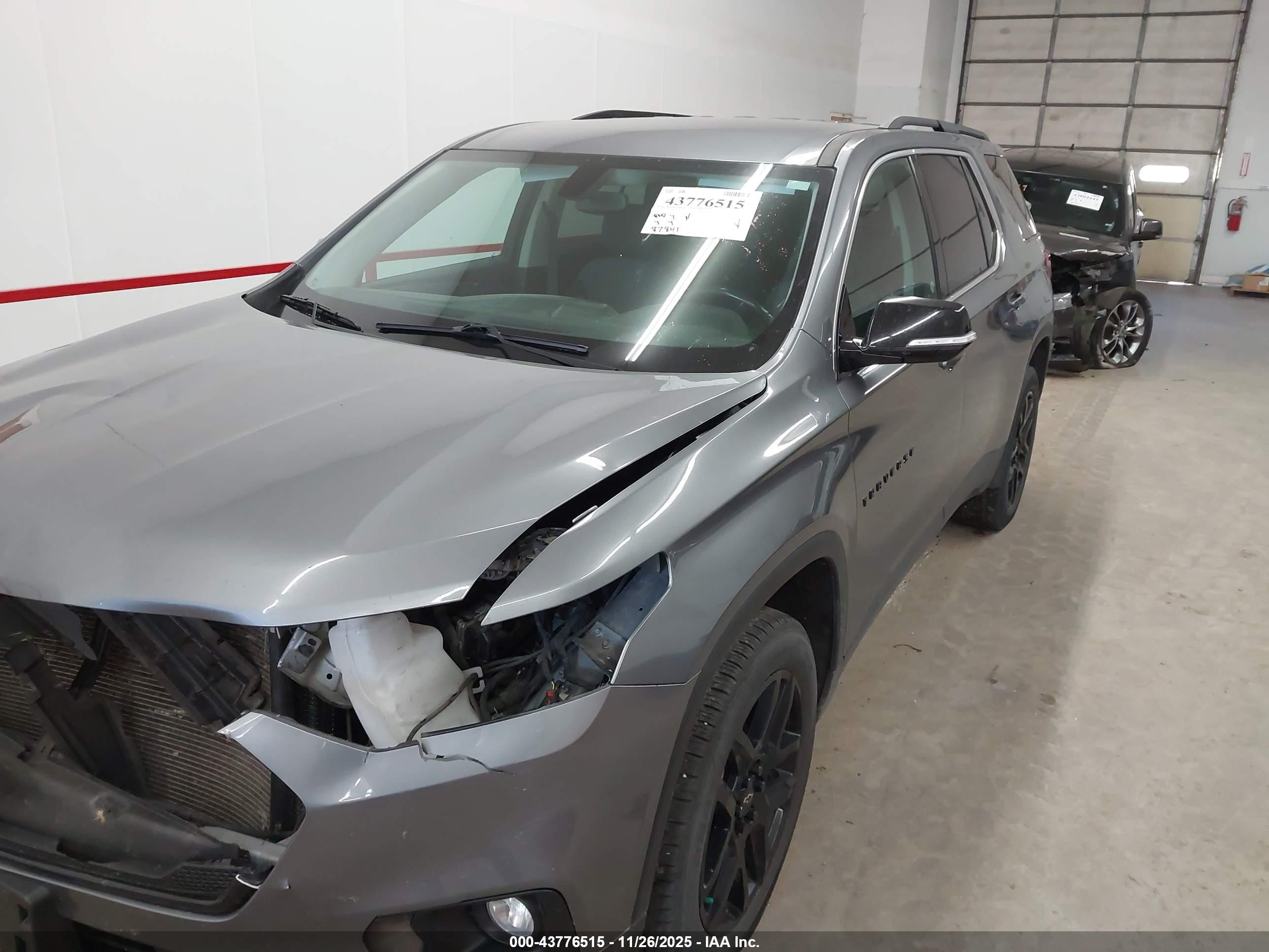 CHEVROLET TRAVERSE image 2