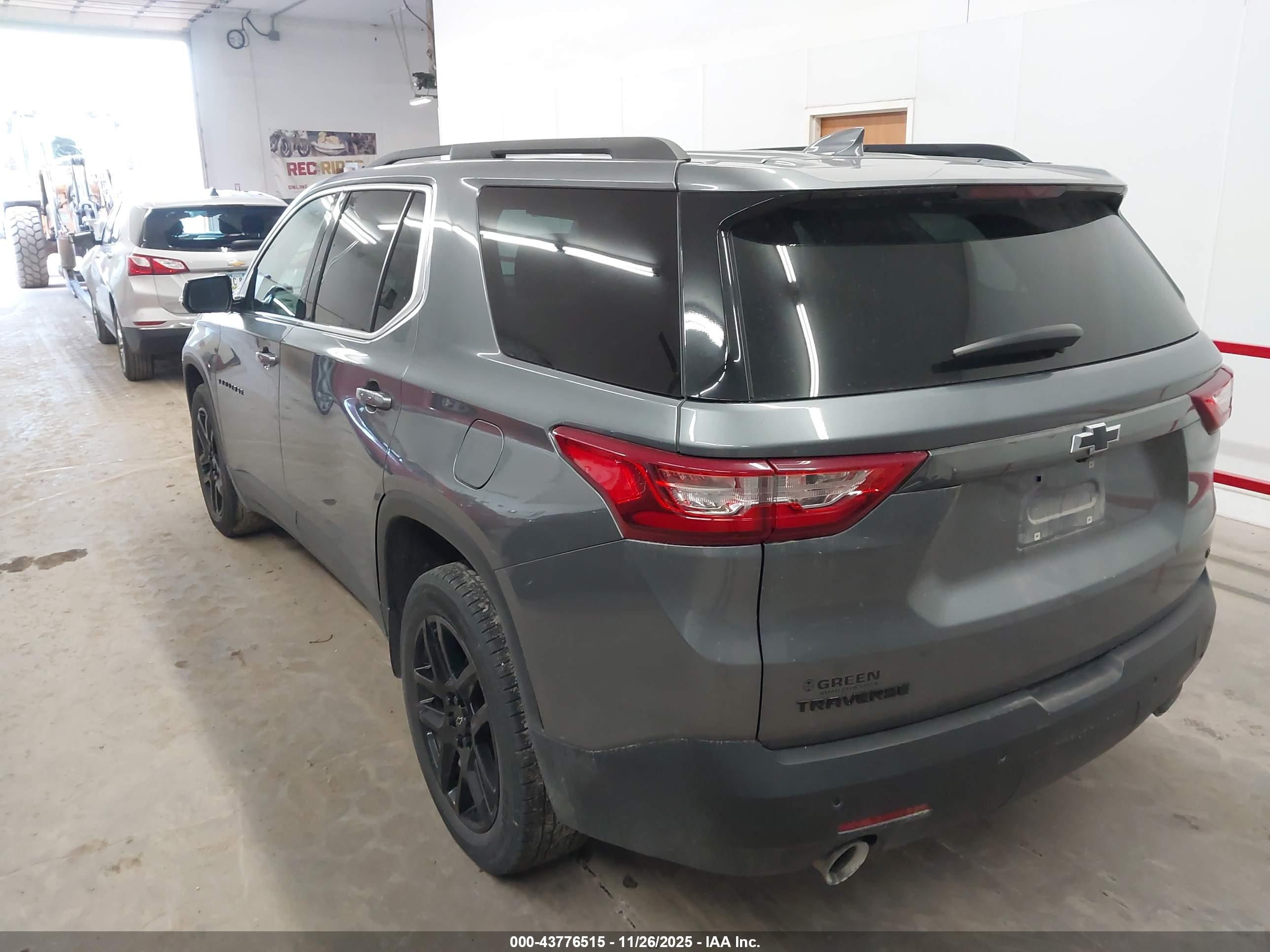 CHEVROLET TRAVERSE image 3
