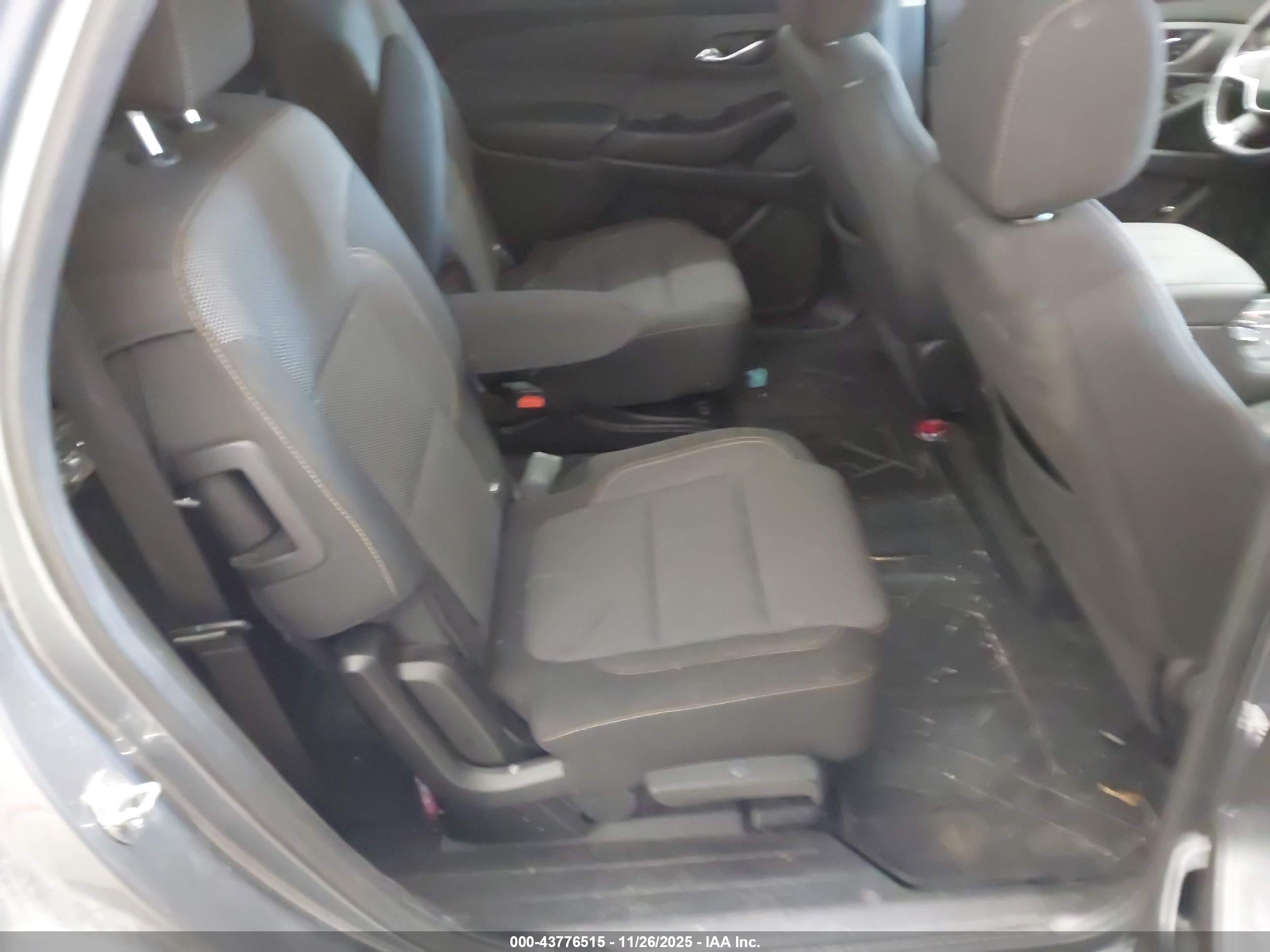 CHEVROLET TRAVERSE image 8