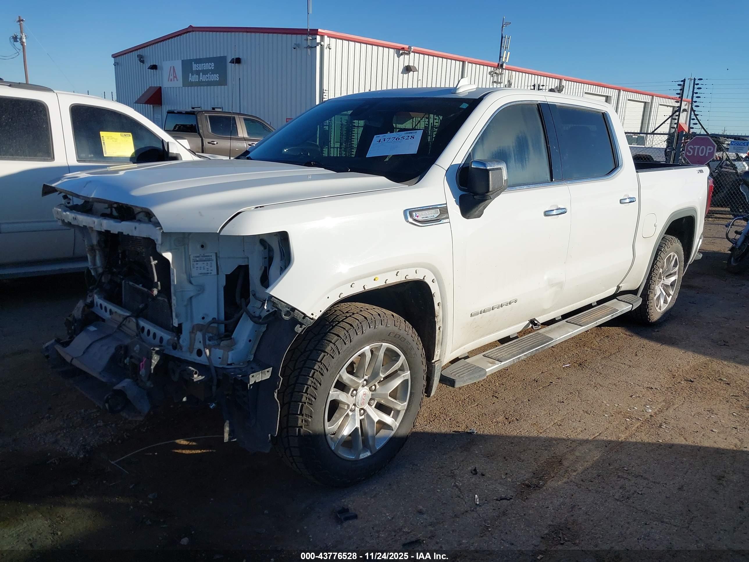 GMC SIERRA image 2
