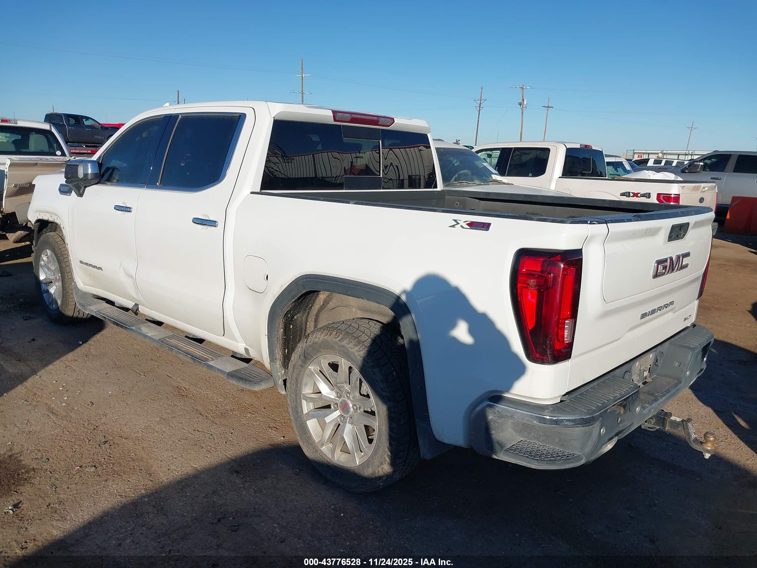 GMC SIERRA image 3