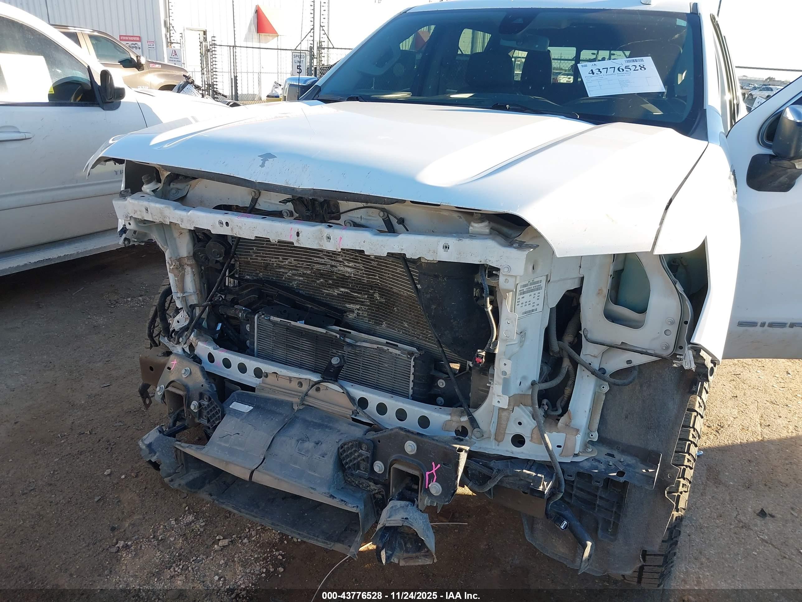 GMC SIERRA image 6