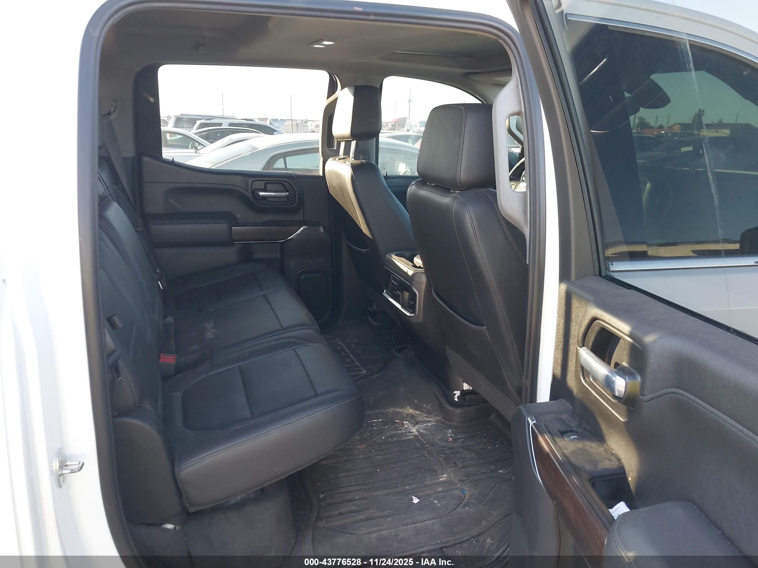 GMC SIERRA image 8
