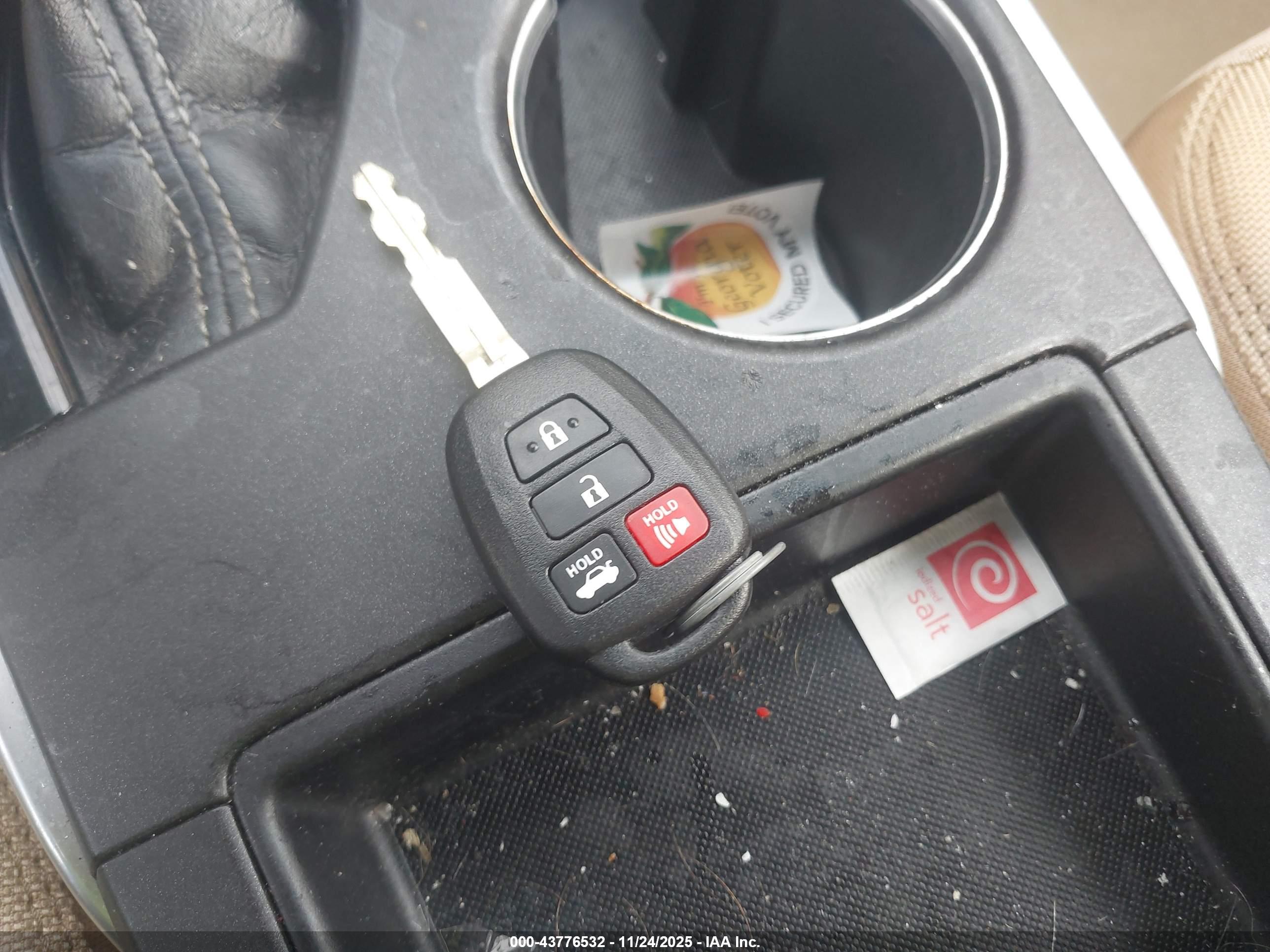 TOYOTA CAMRY image 11