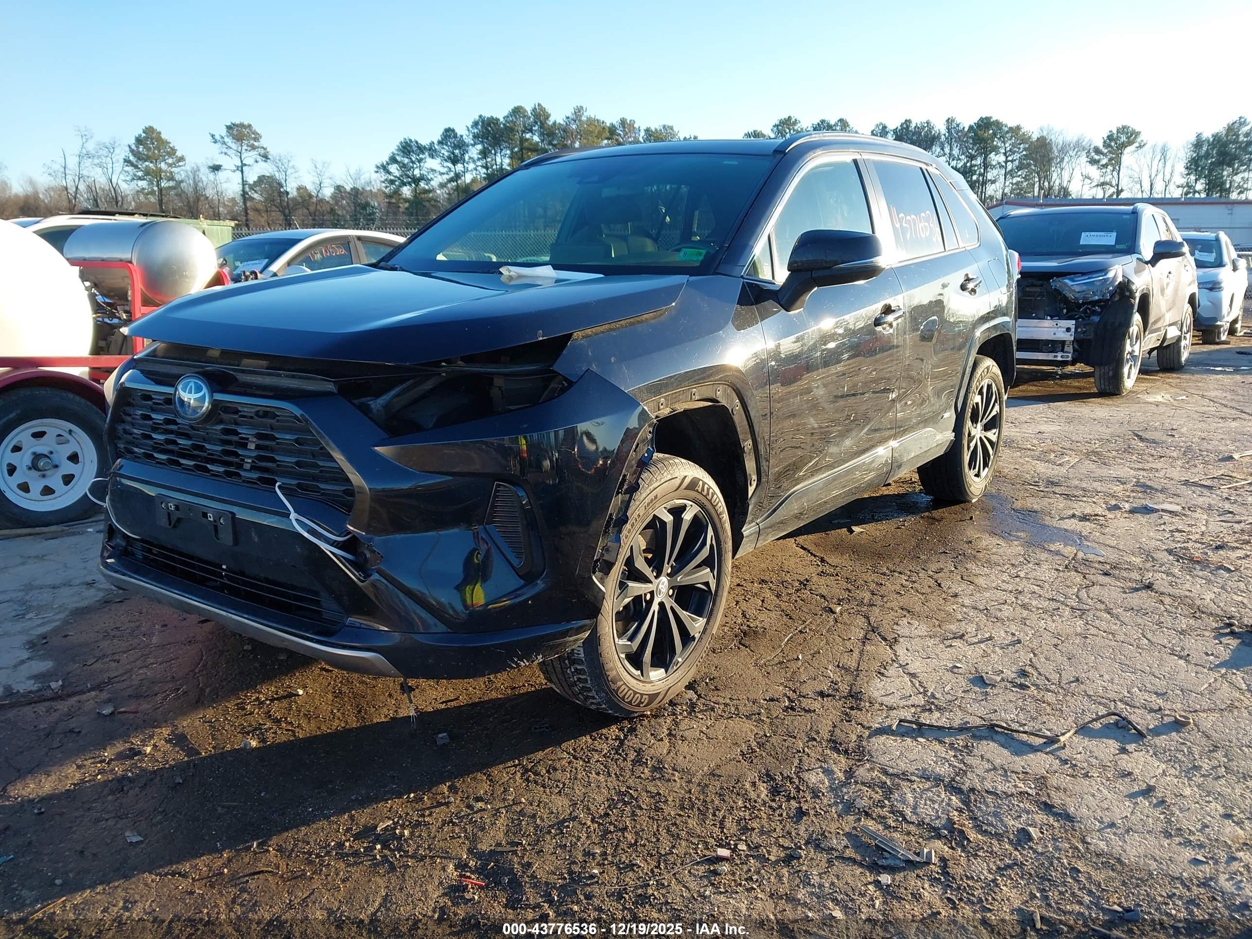 TOYOTA RAV4 image 2