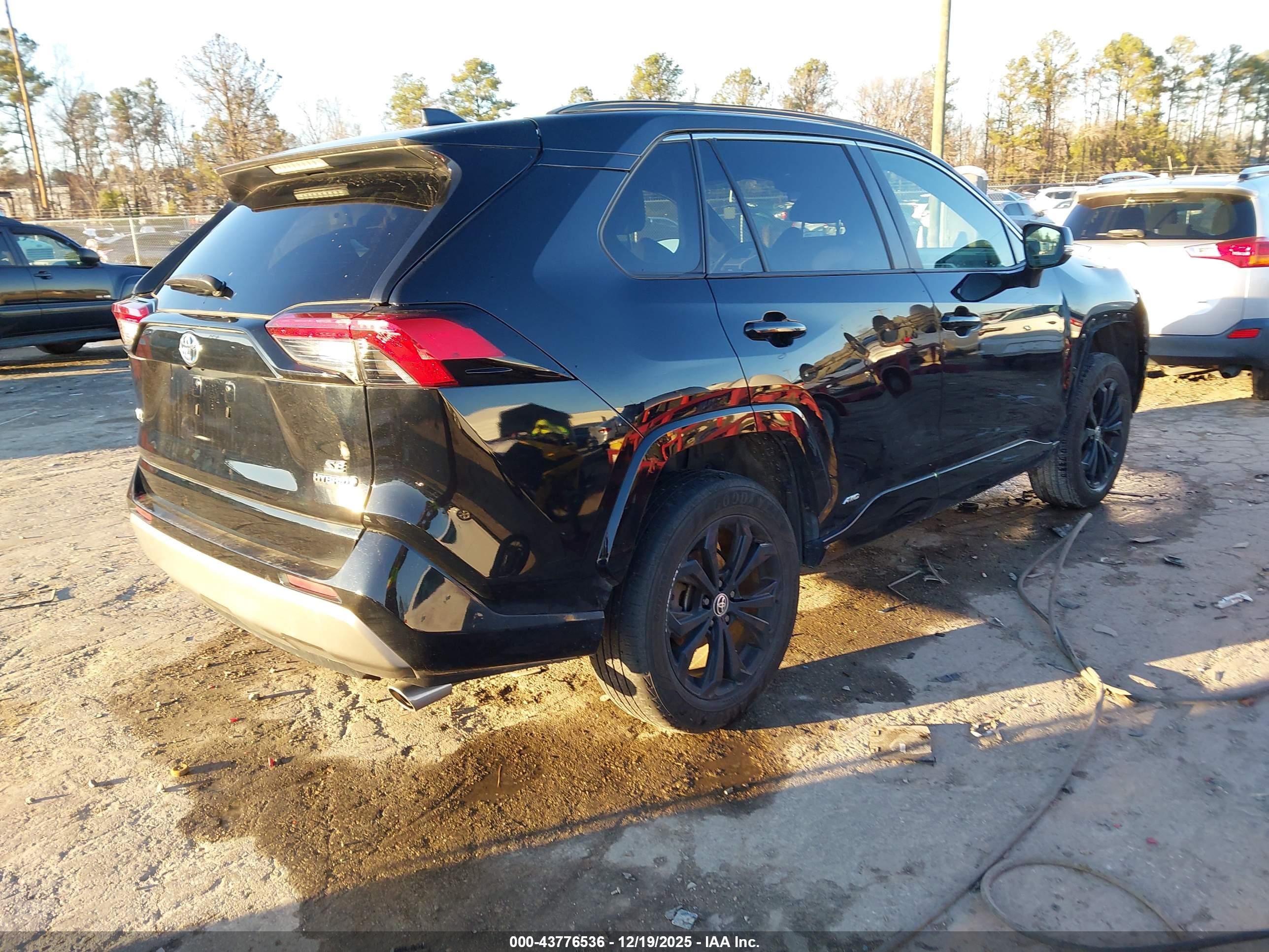TOYOTA RAV4 image 4
