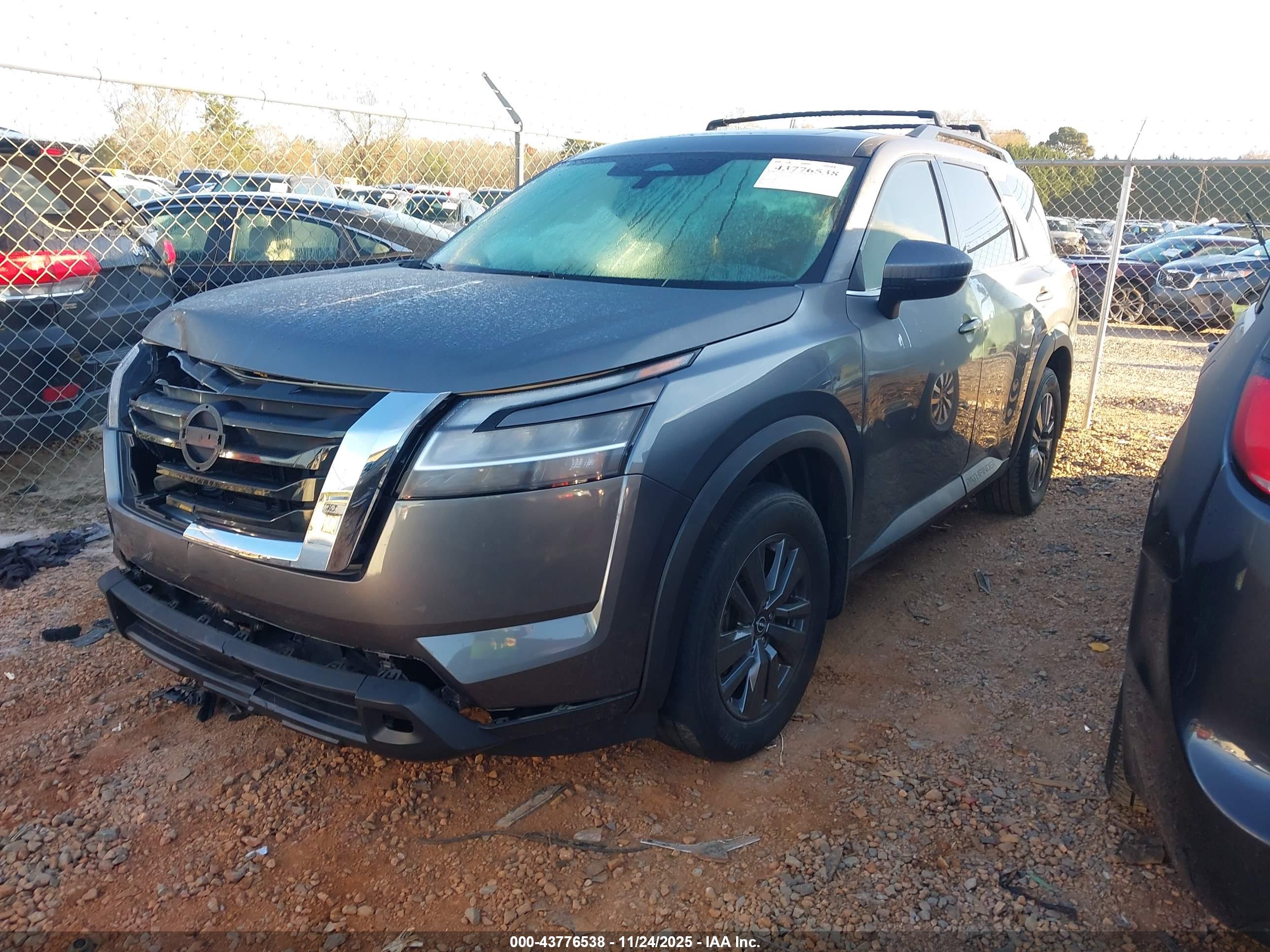 NISSAN PATHFINDER image 2