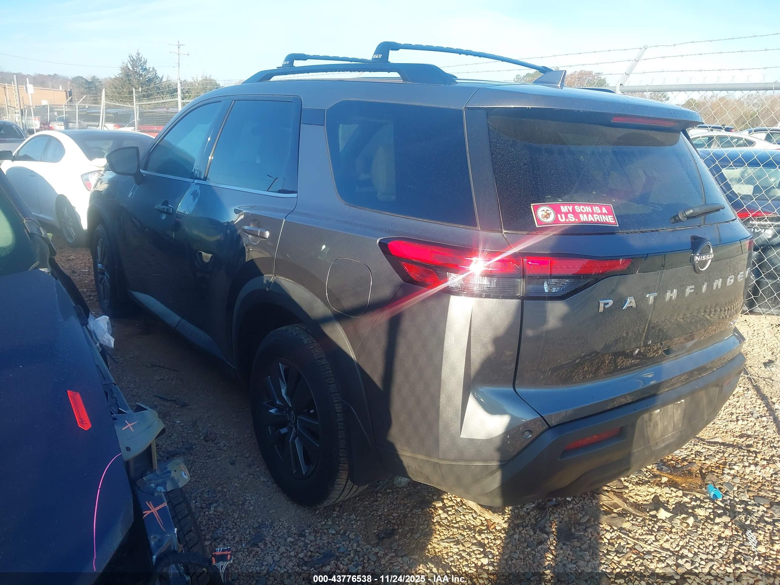 NISSAN PATHFINDER image 3