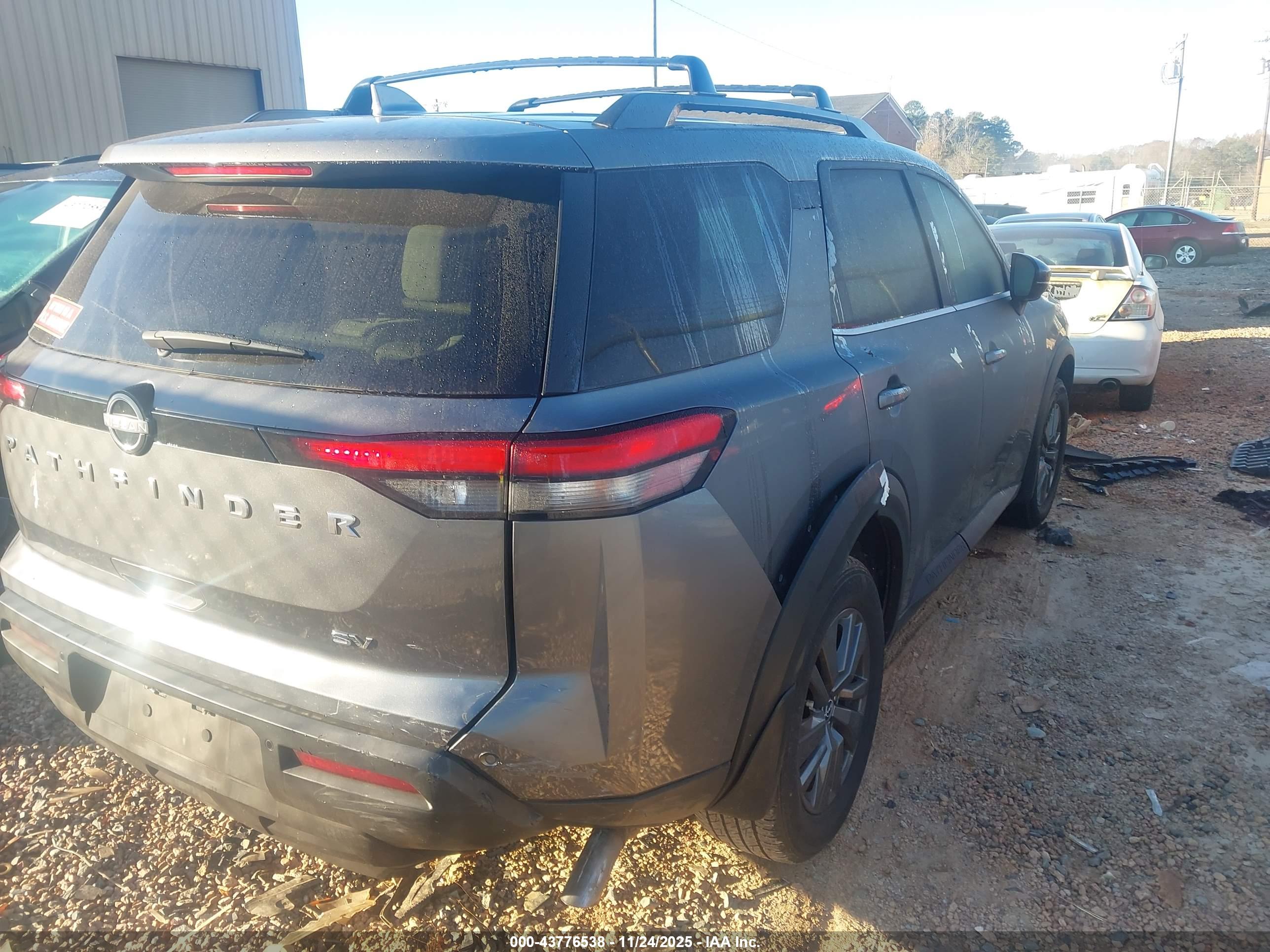 NISSAN PATHFINDER image 4