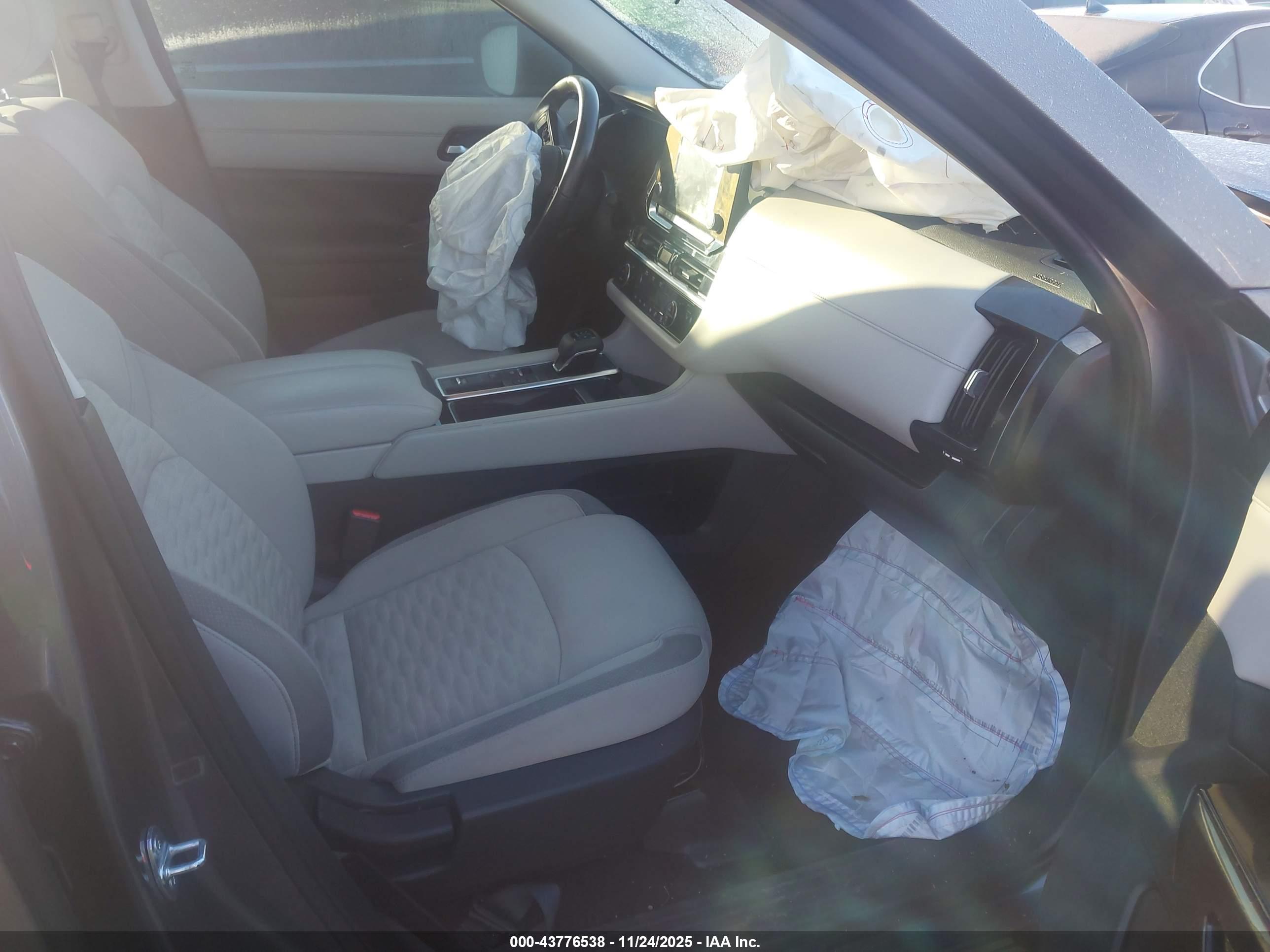NISSAN PATHFINDER image 5